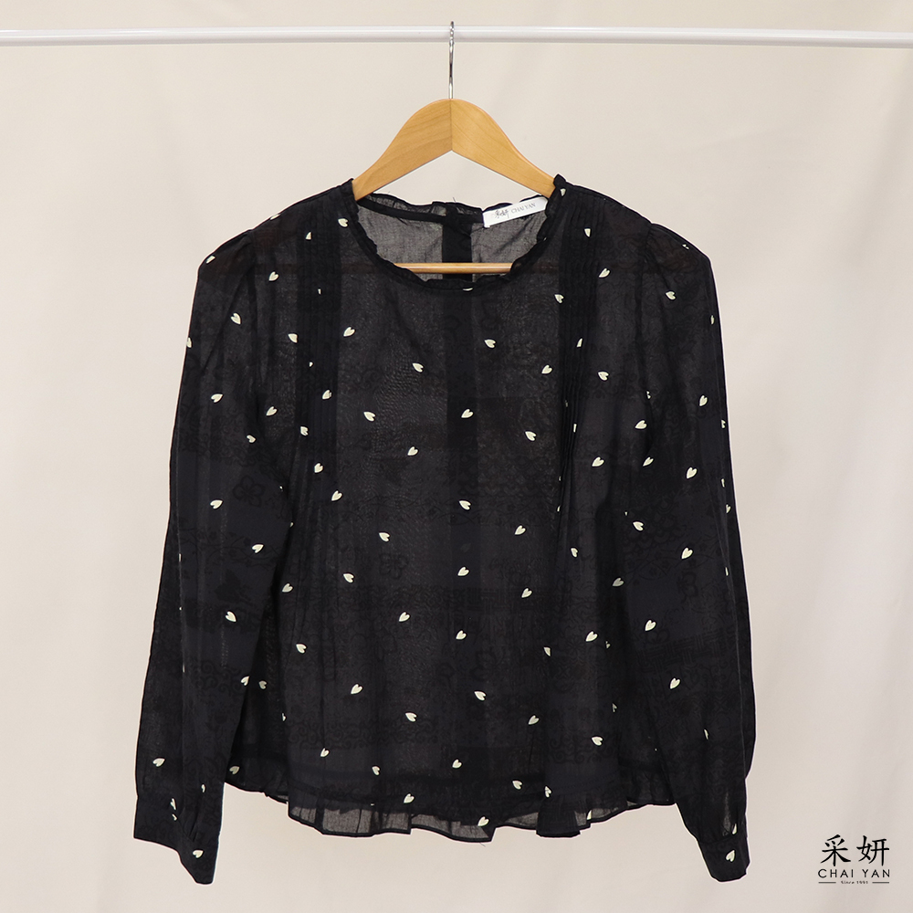 日式風暗紋心點後排扣木耳領長袖上衣