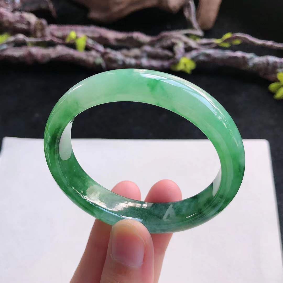 9122632 50.5mm冰糯種飄辣綠翡翠貴妃手鐲 (50-52)