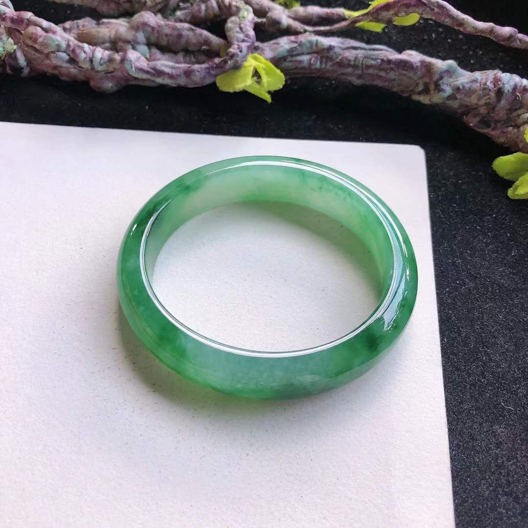 冰糯種飄辣綠貴妃翡翠手鐲,天然翡翠A玉, 緬甸玉, Jade, Jadeite