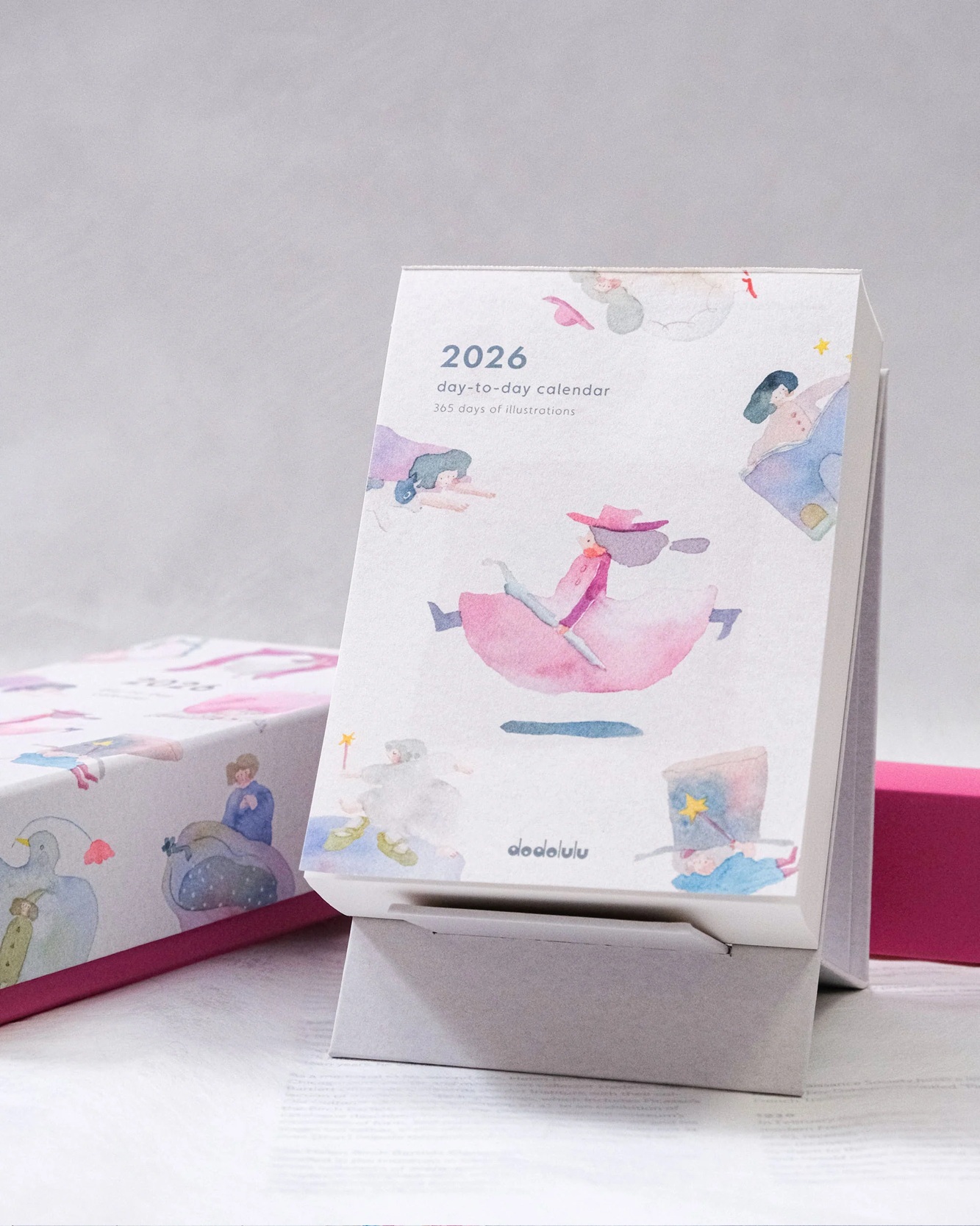 Dodolulu．2026 365女孩日曆 | 每天一頁的插畫桌曆