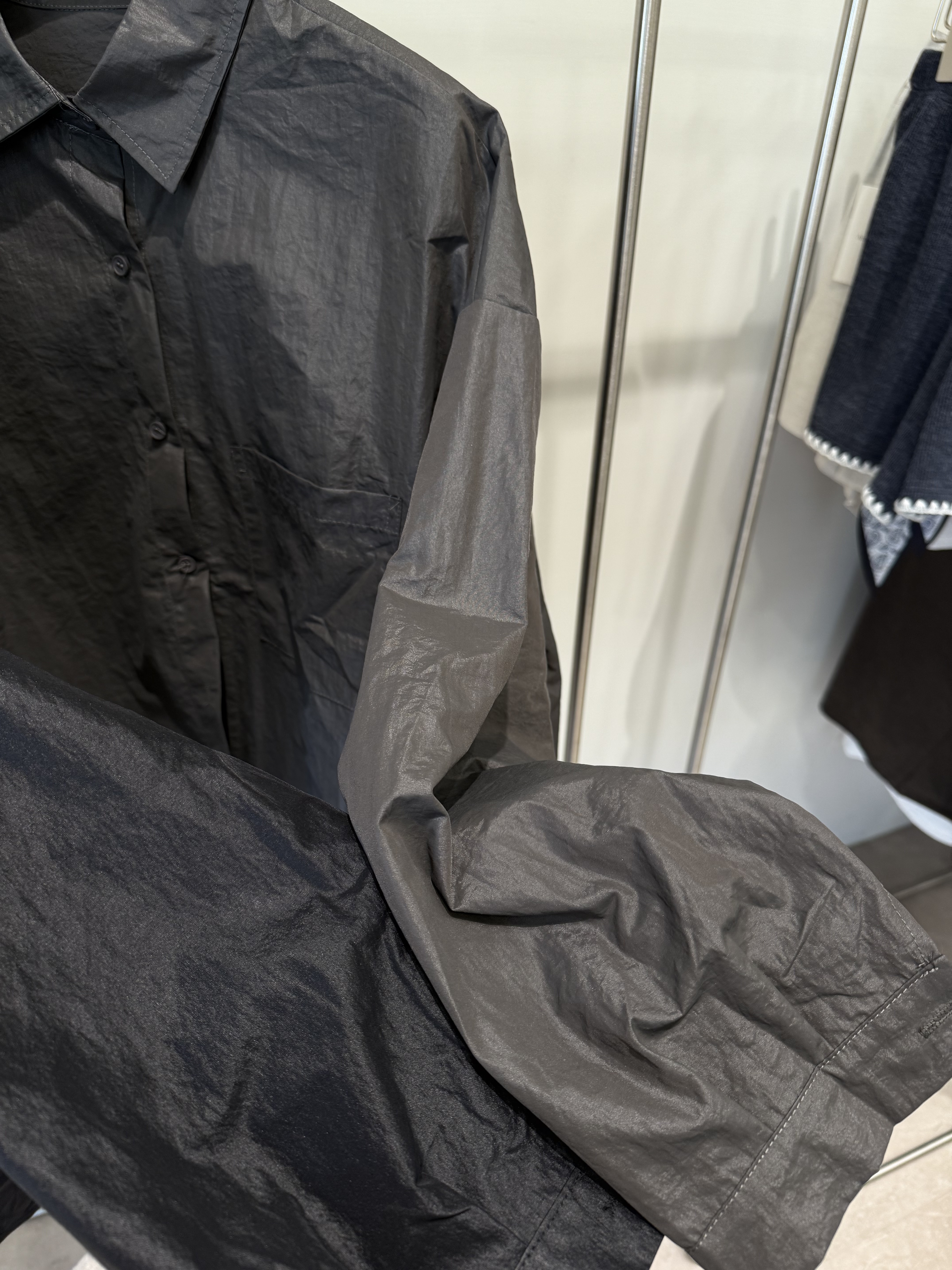 1705 霧感仿皮襯衫