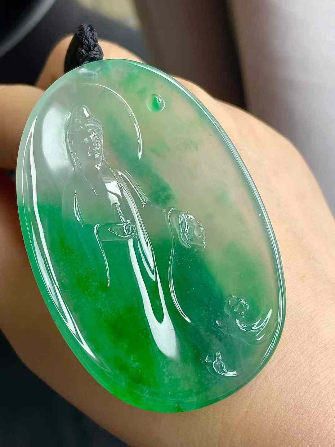 9125540 翡翠高冰陽綠自在觀音牌子