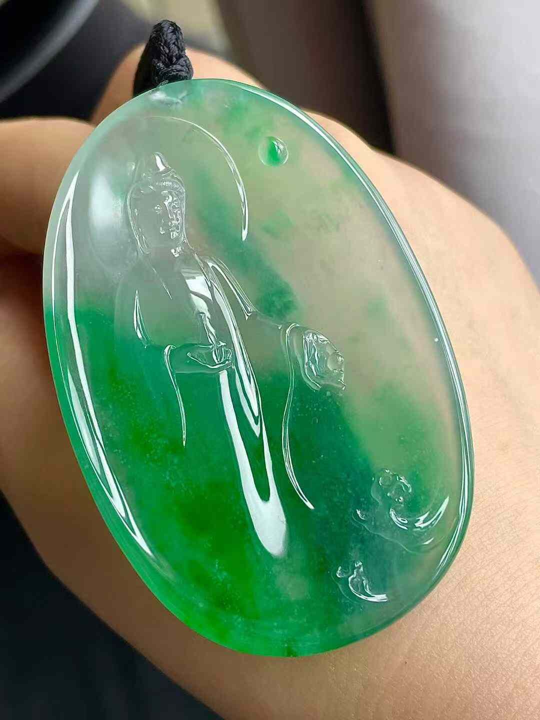 9125540 翡翠高冰陽綠自在觀音牌子