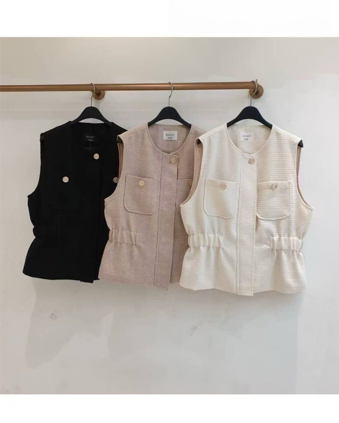 203 正韓精緻鈕扣收腰小香背心