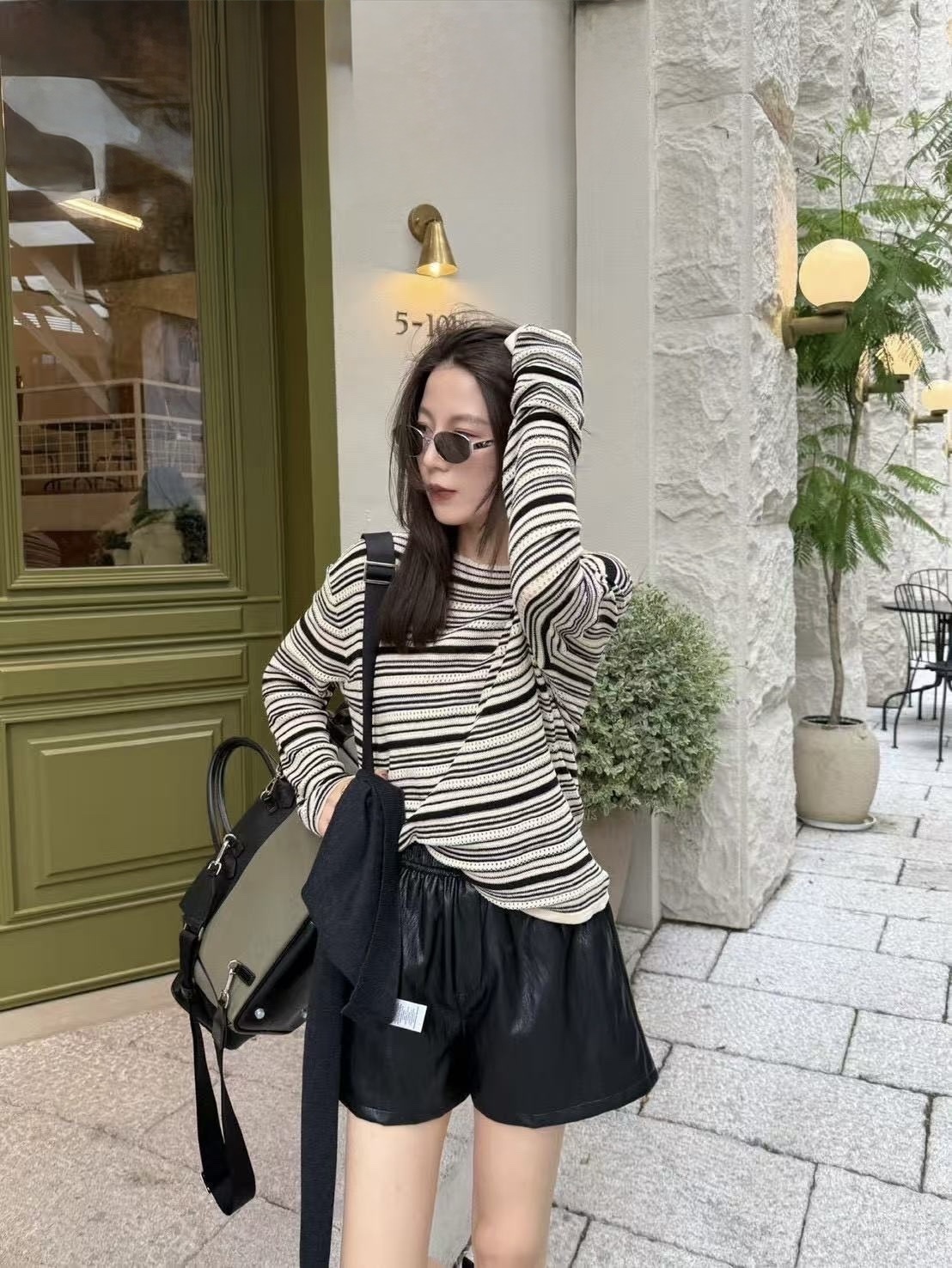 712 設計感撞色條紋圓領針織上衣