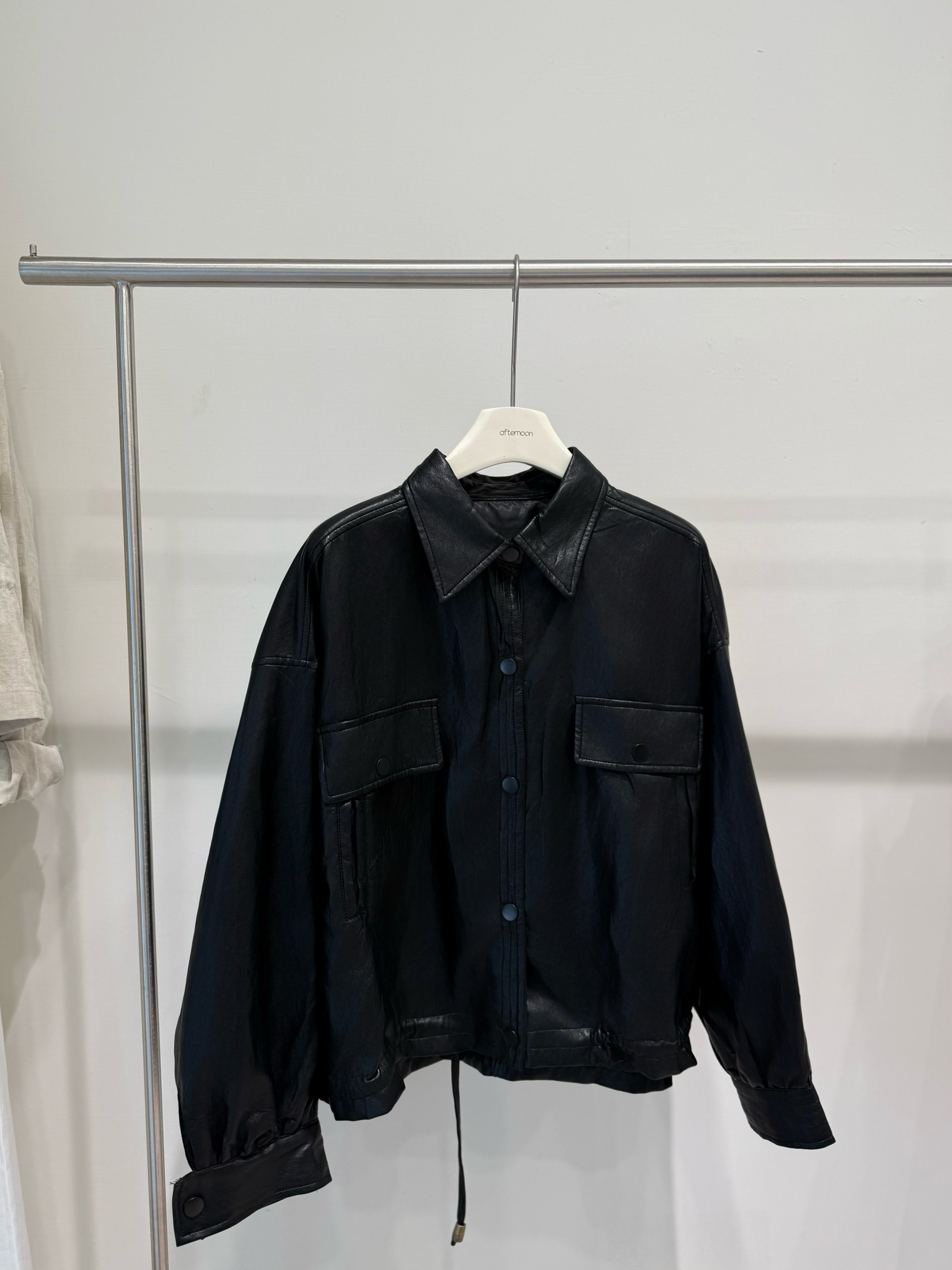 薄款翻領霧面皮革外套