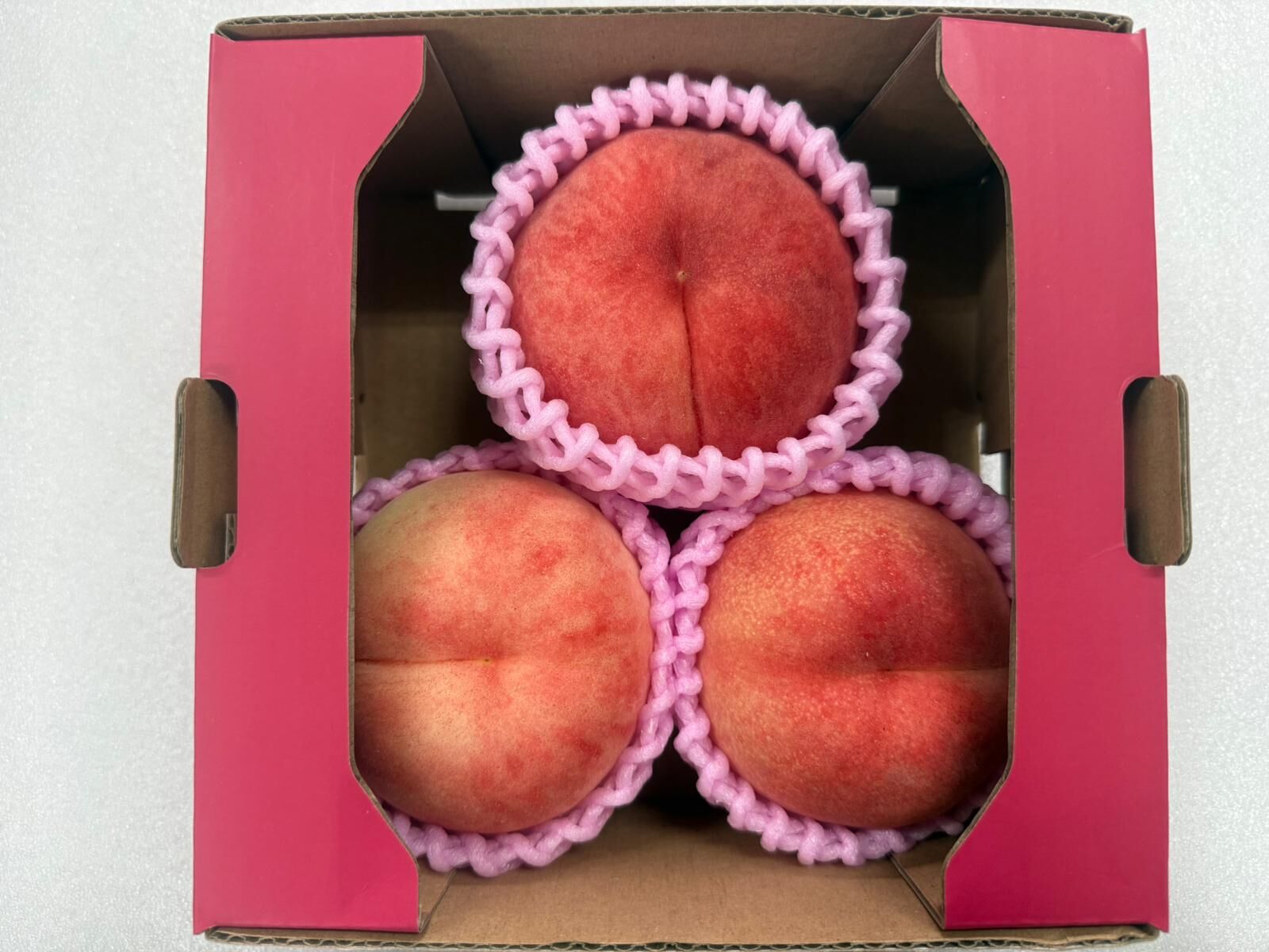 秋田桃禮盒 (950g - 1050g)