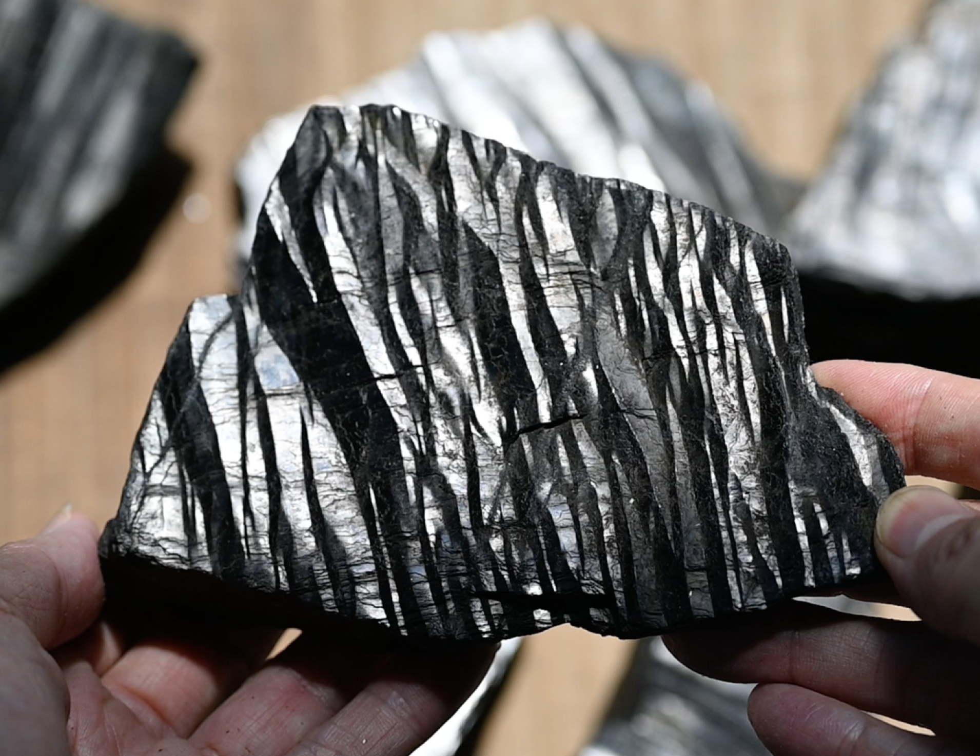 金運石.原礦Hypersthene