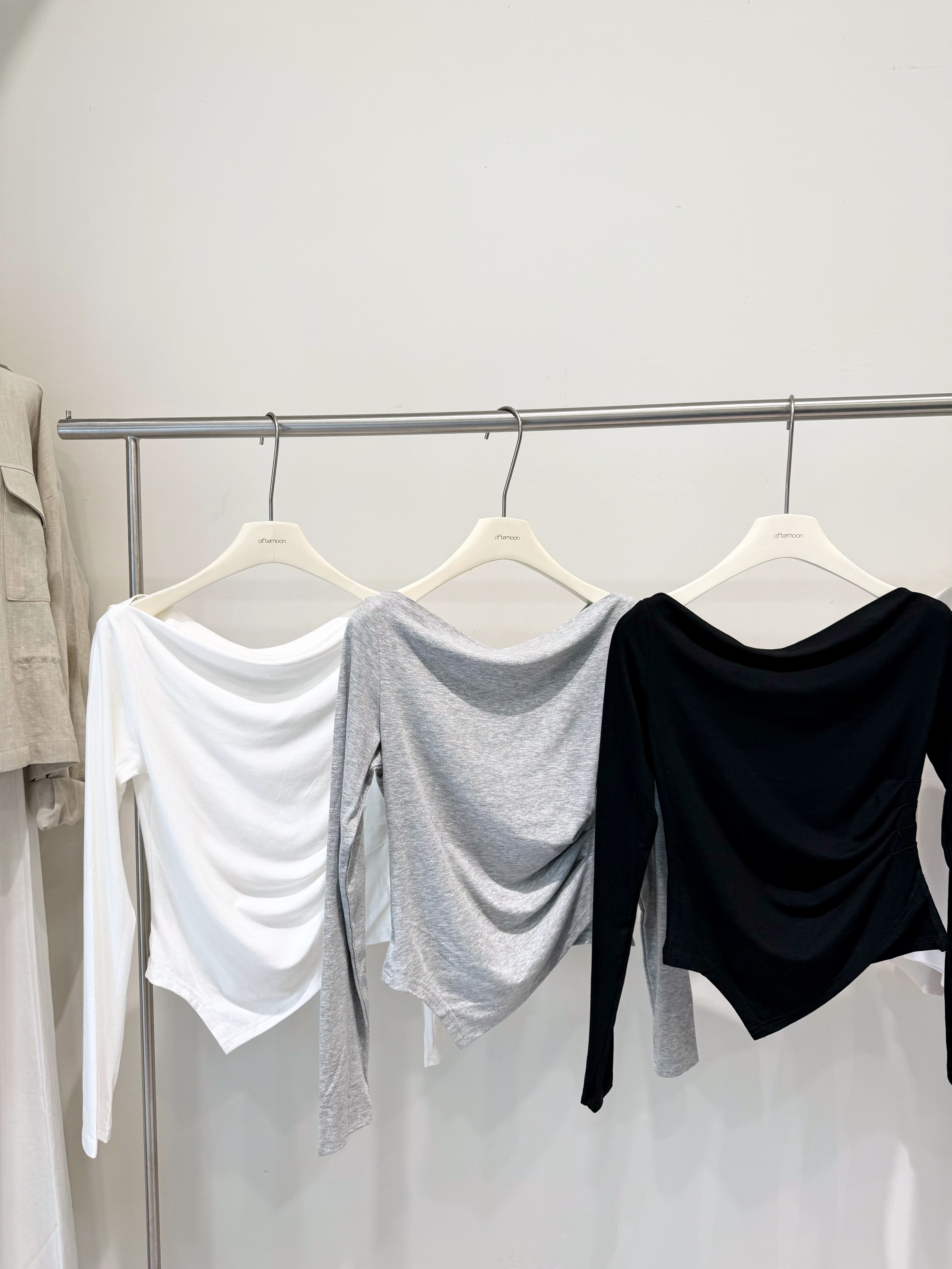 900 棉質側腰抓皺一字領上衣