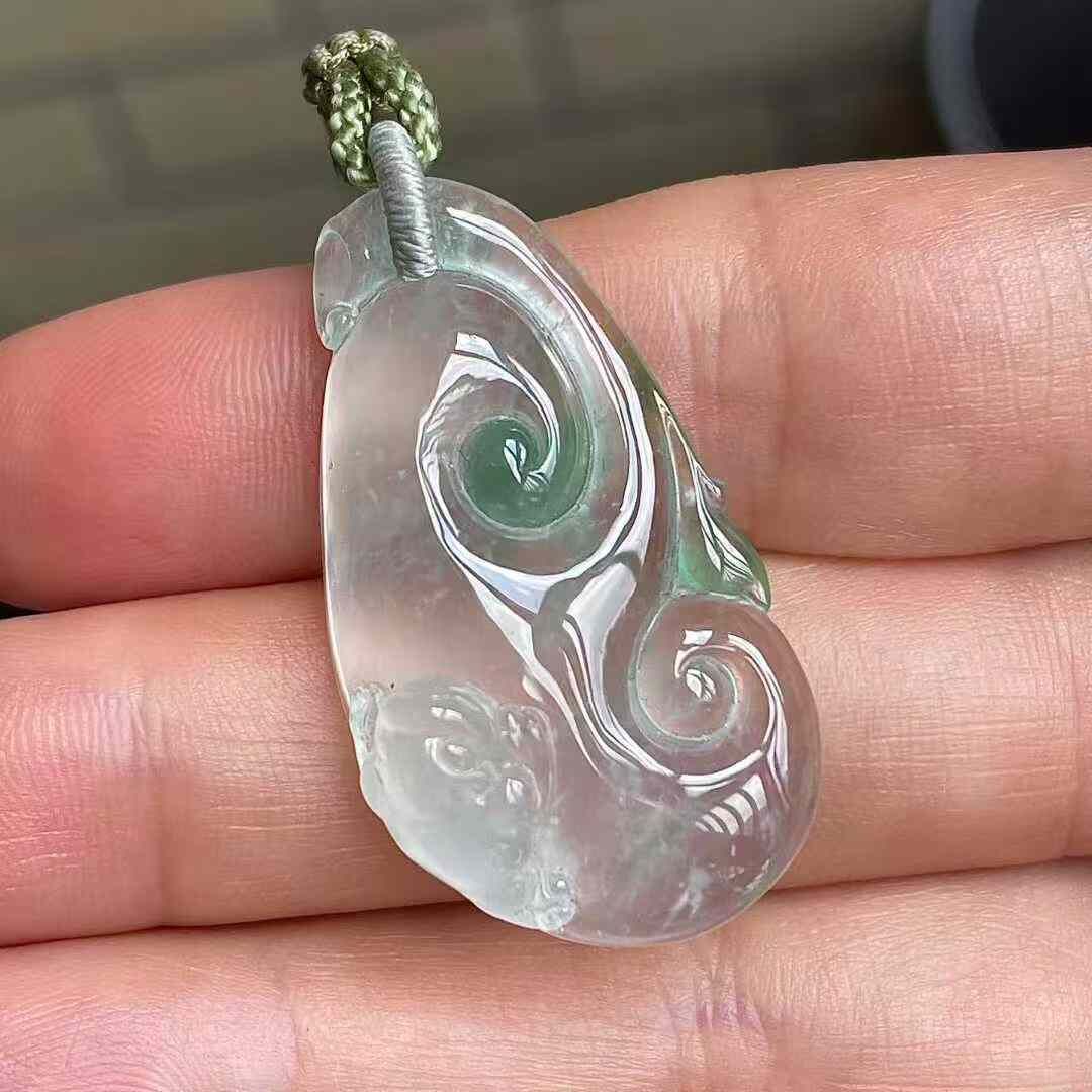 9125549 翡翠高冰飄綠如意吊墜