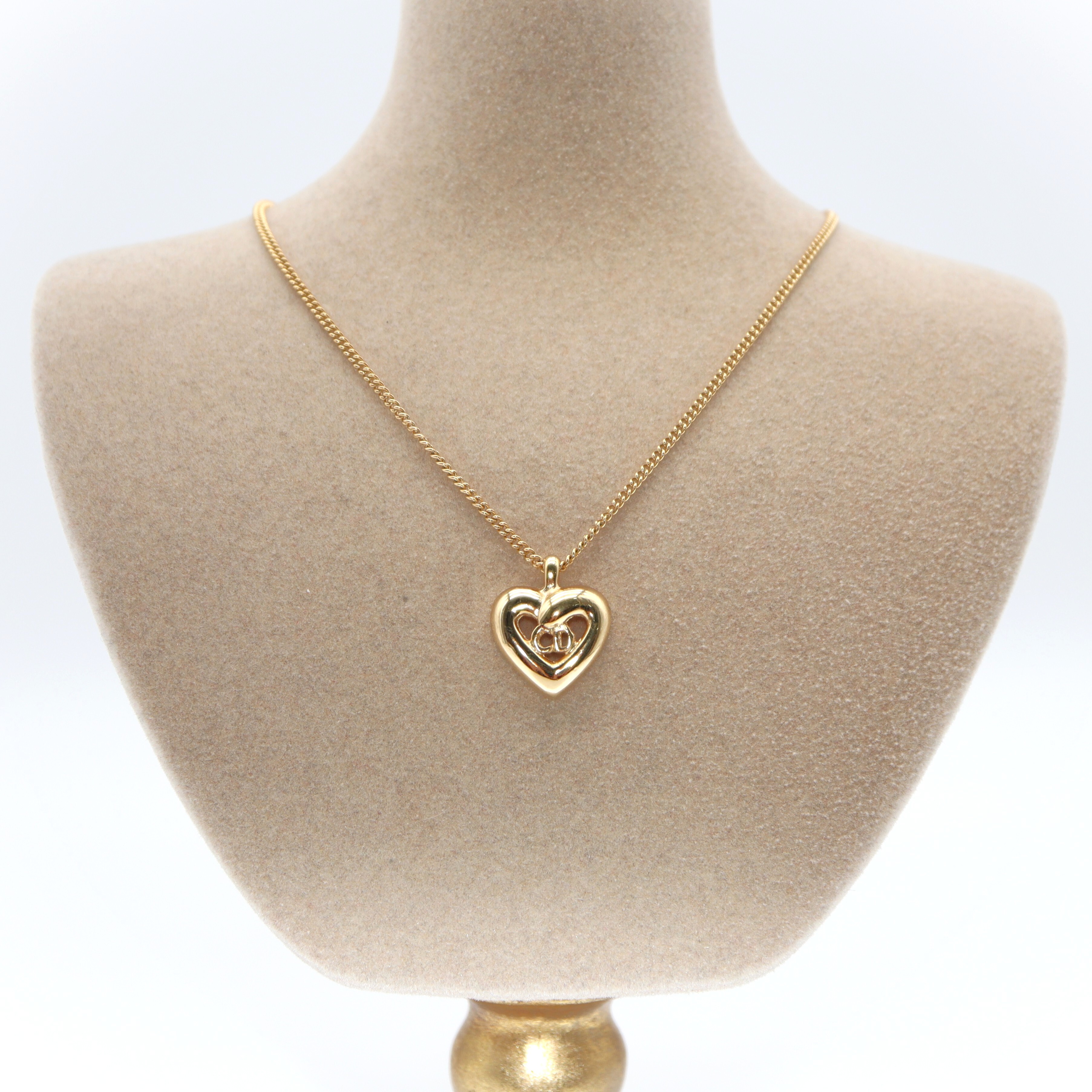 アクセサリー Dior Heart Embossed Logo Gold Necklace Christian Dior CD Logo Heart Necklace