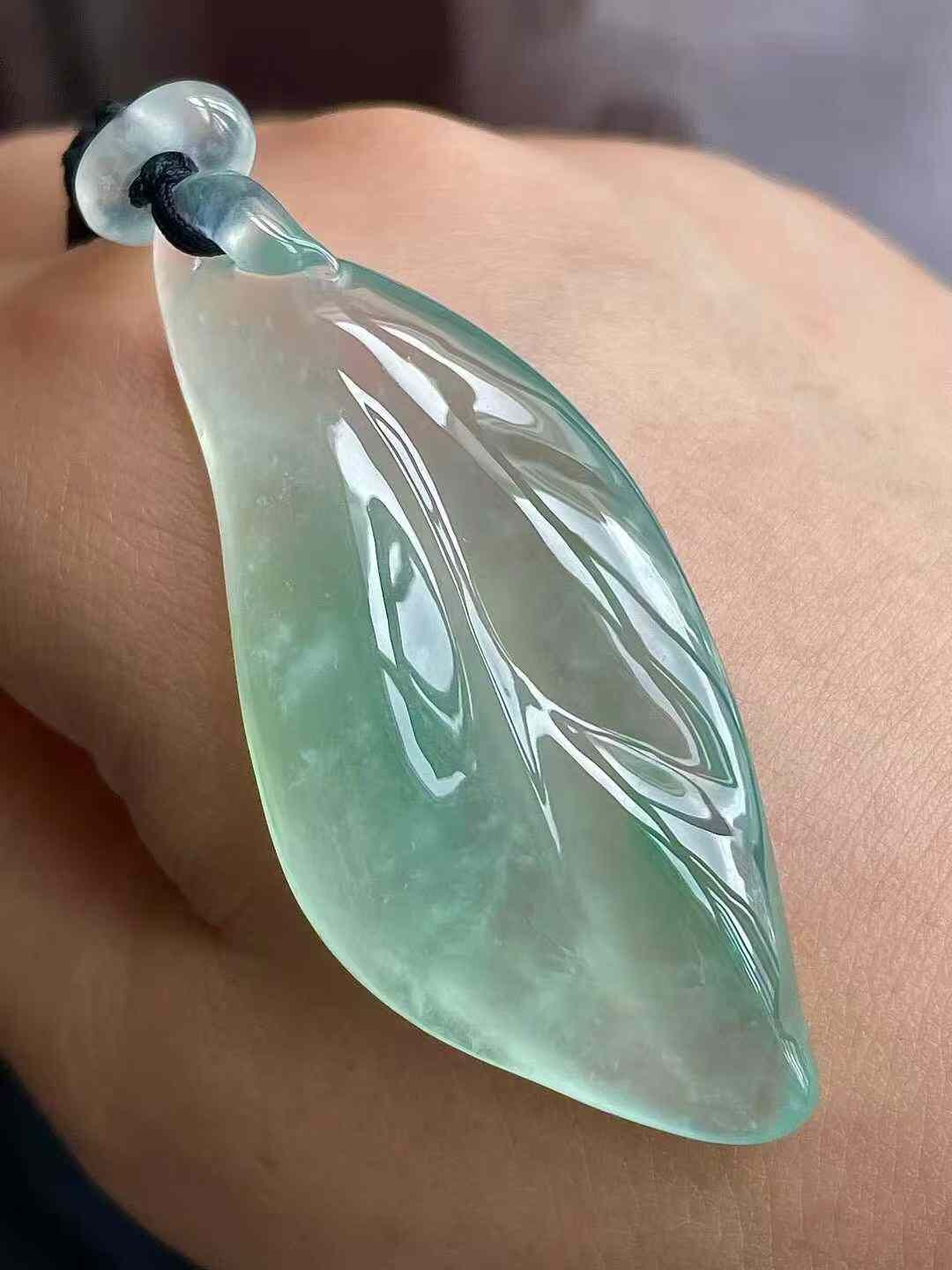 9125553 翡翠高冰木那綠葉子吊墜