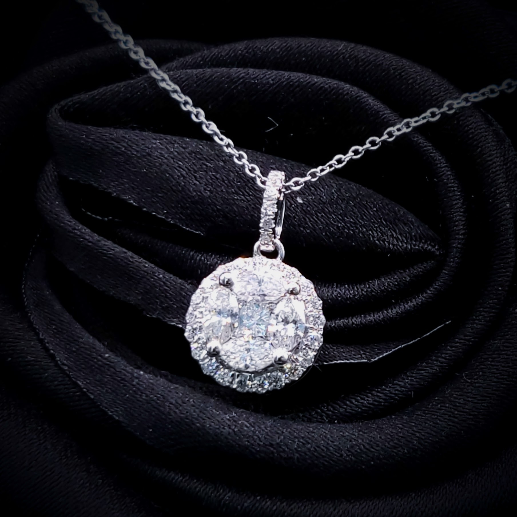 18K White Gold 0.71ct Diamond Pendant