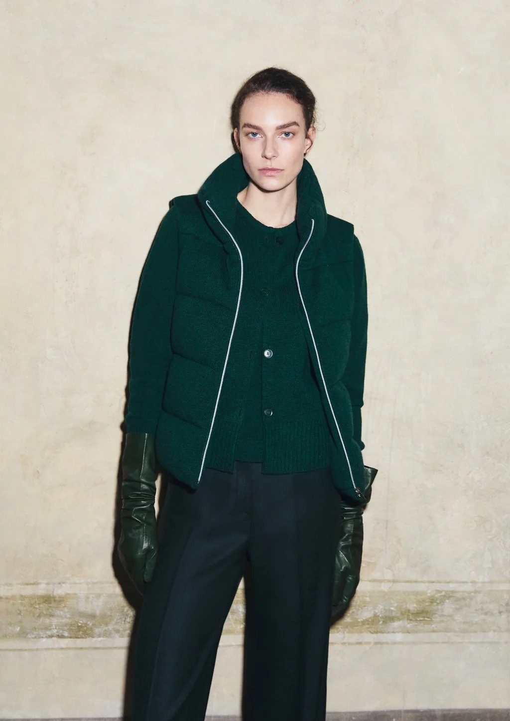 Amina Rubinacci翻領保暖輕盈羽絨背心 I 松柏綠