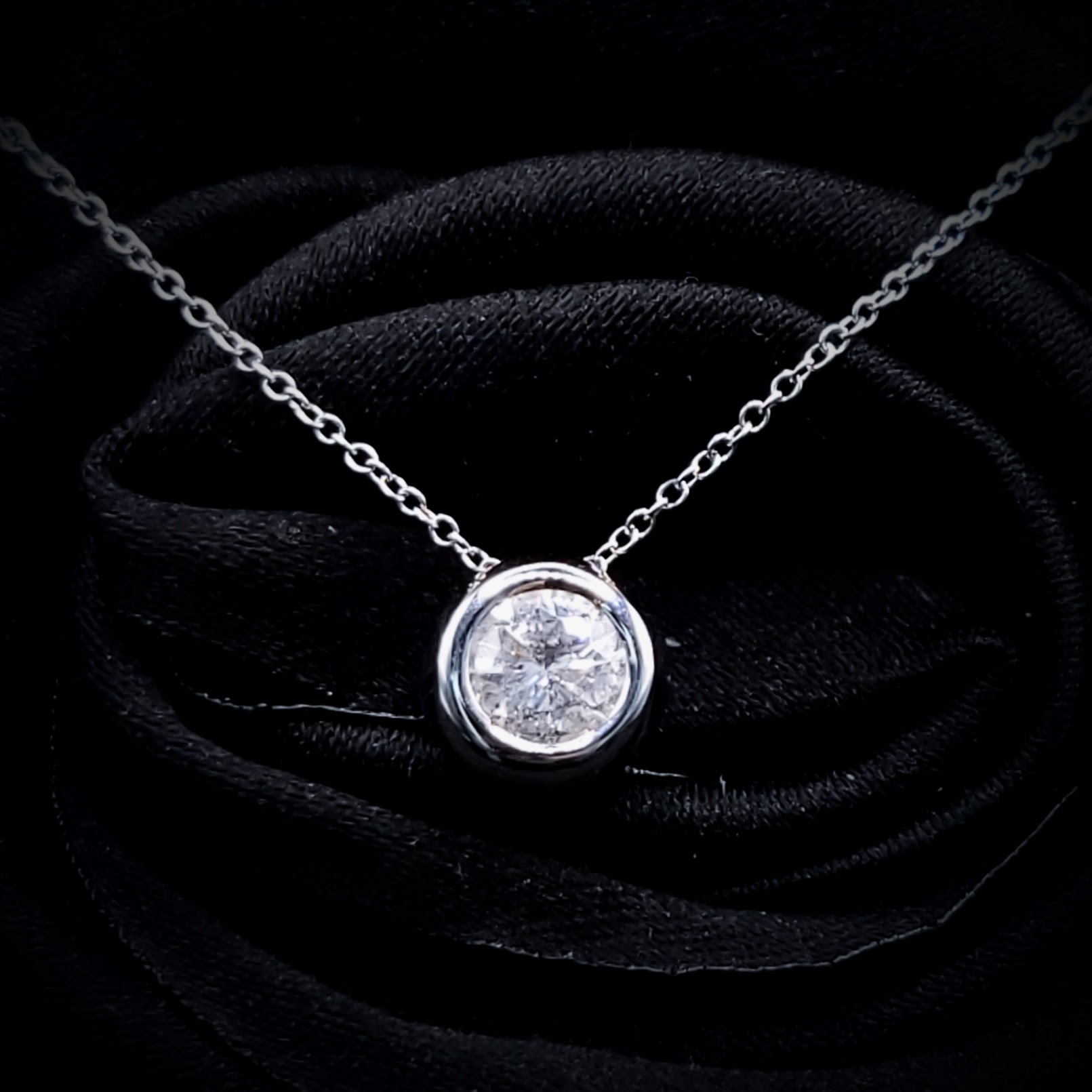 18K White Gold 0.49ct Diamond Pendant