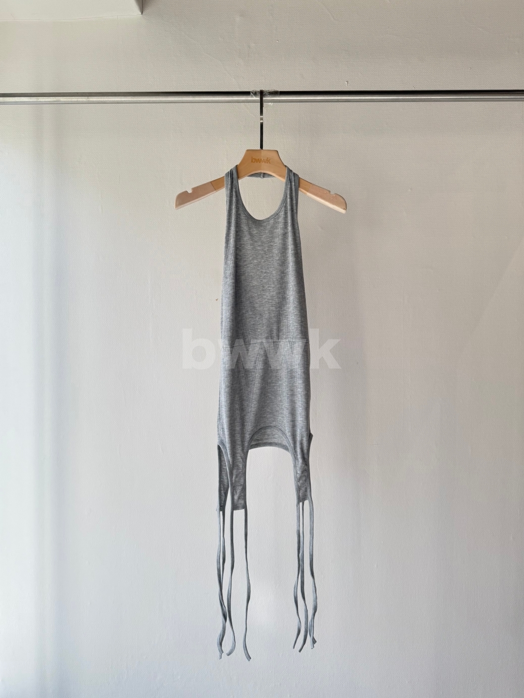 【瑕疵】個性掛脖飄帶中長背心-灰