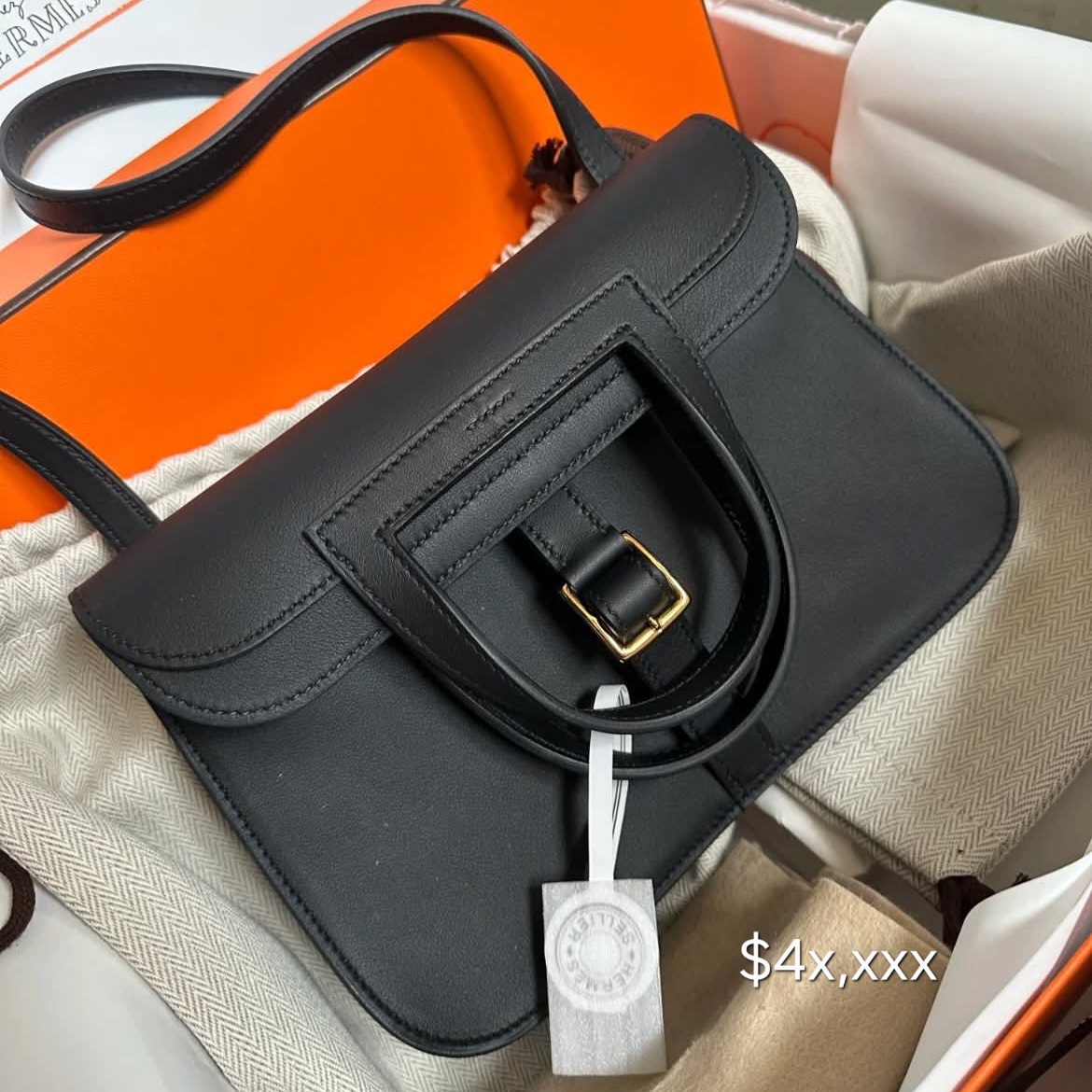 Hermès Halzan Mini   Swift Leather Black GHW HK$4x,xxx  詳情請PM我哋 (HK$2,000 訂金)