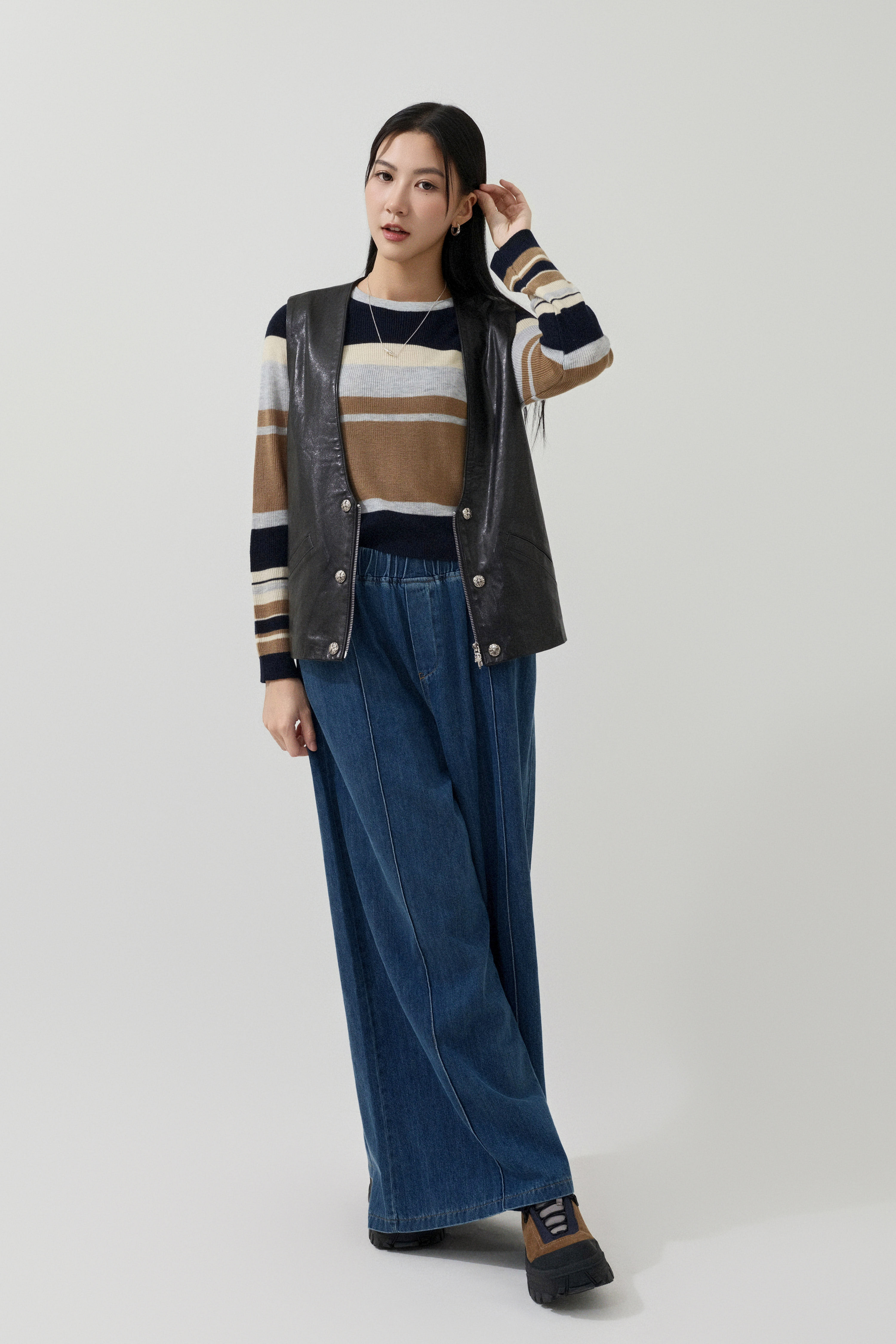 FW25_0040（真皮外套＋上衣＋牛仔褲）