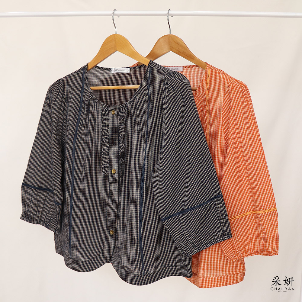 格紋荷葉領口排釦圓領七分袖上衣