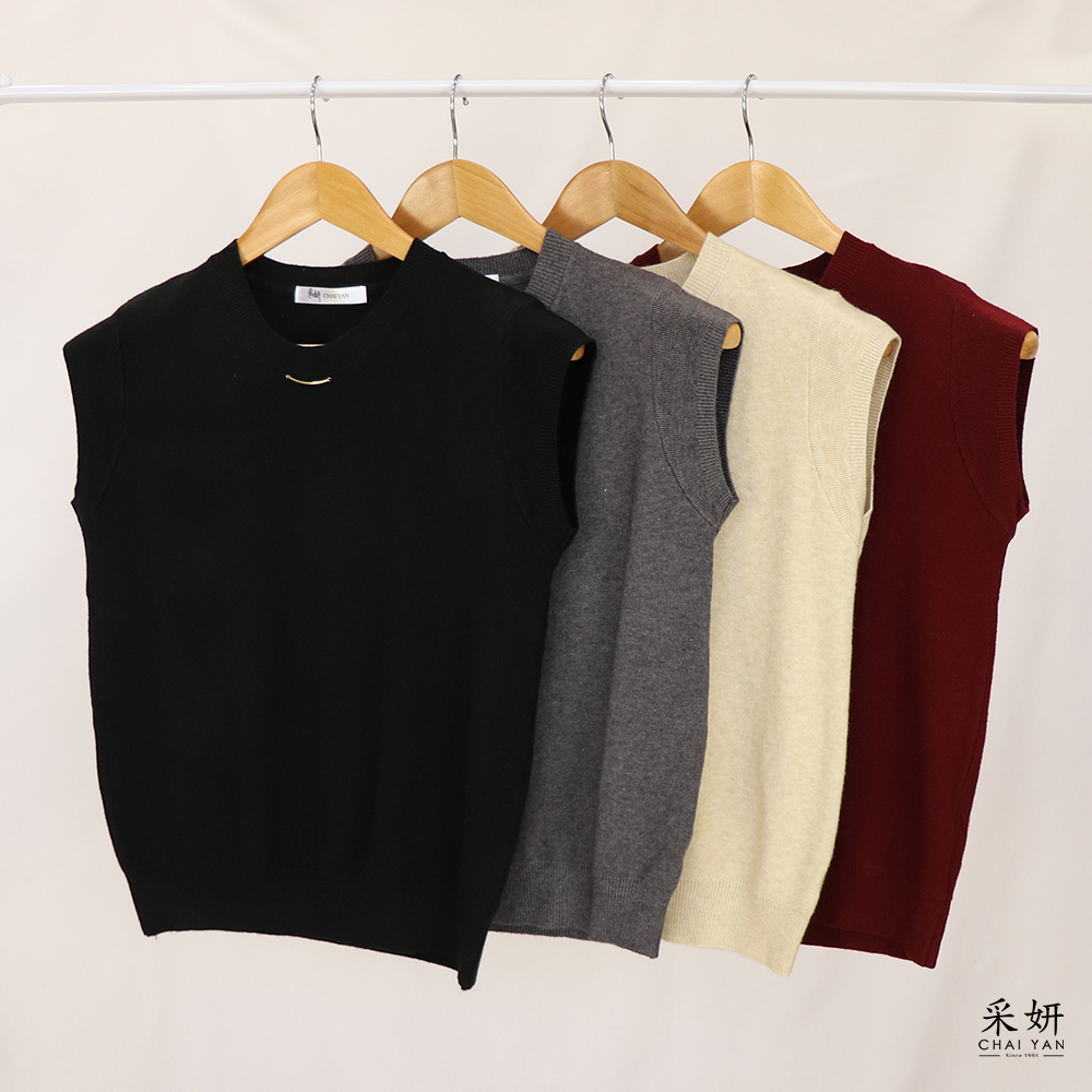 素色領口小綴飾針織短袖上衣