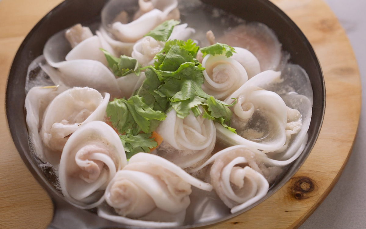 開火煮滾熟，視情況調味 𝟓 加入香菜即可