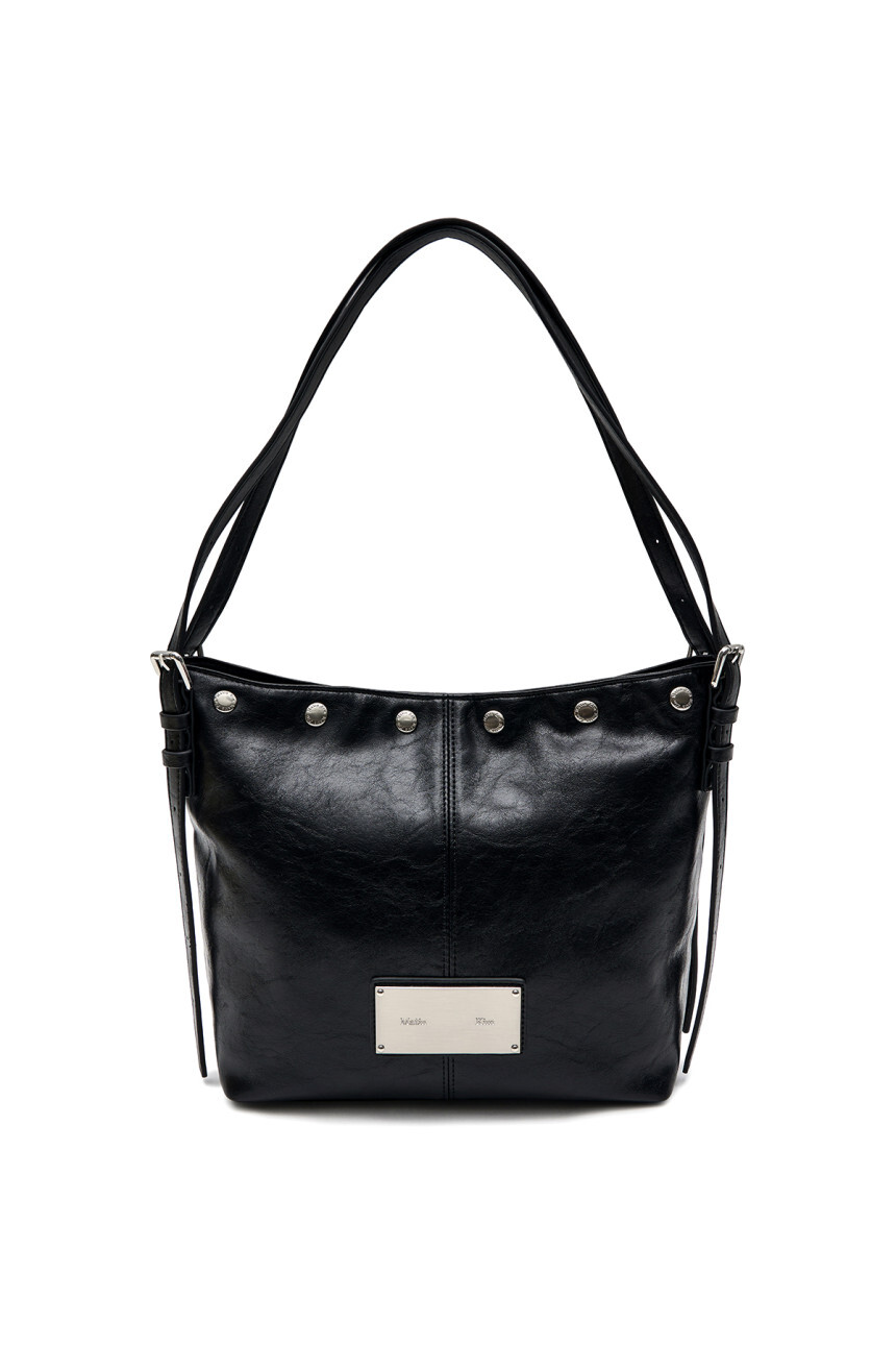 經典鐵牌鉚釘皮革肩背包 黑色