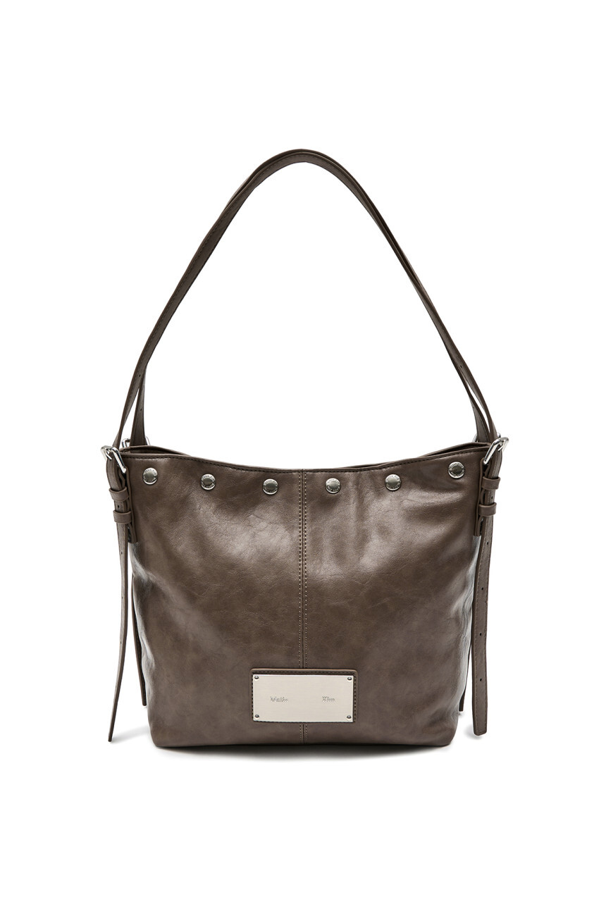 經典鐵牌鉚釘皮革肩背包 可可色