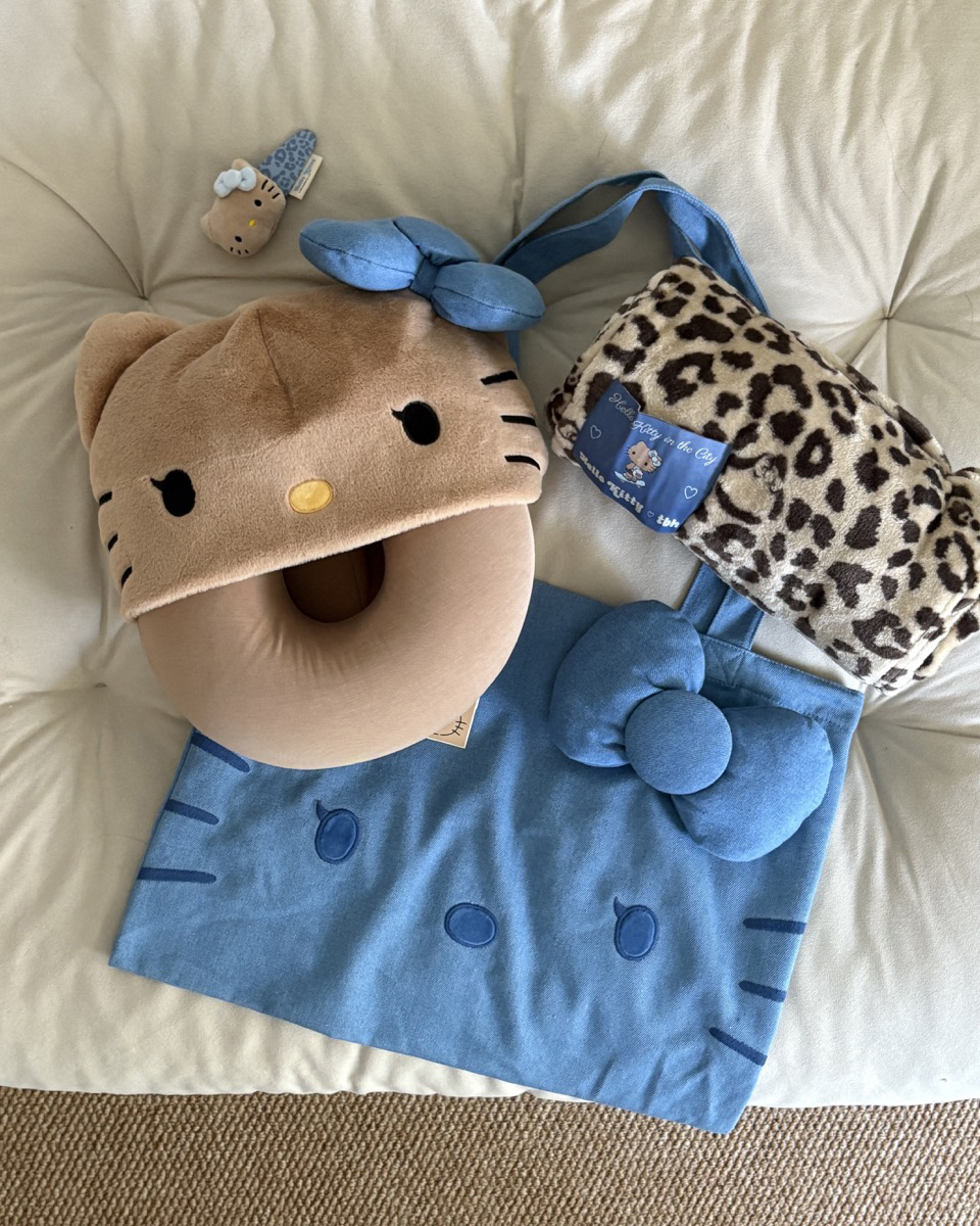 HELLO KITTY x TBH 曬黑系列 旅行套裝 U型枕 頸枕 毛毯 帆布袋 / 預購