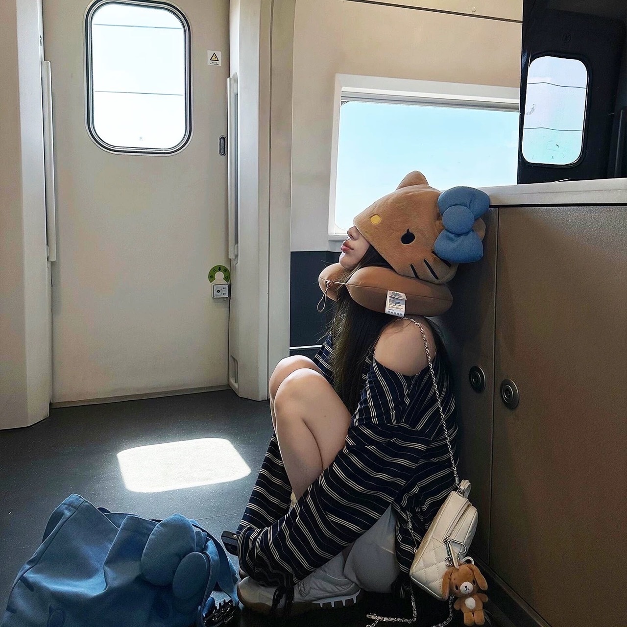 HELLO KITTY x TBH 曬黑系列旅行套裝U型枕頸枕毛毯帆布袋