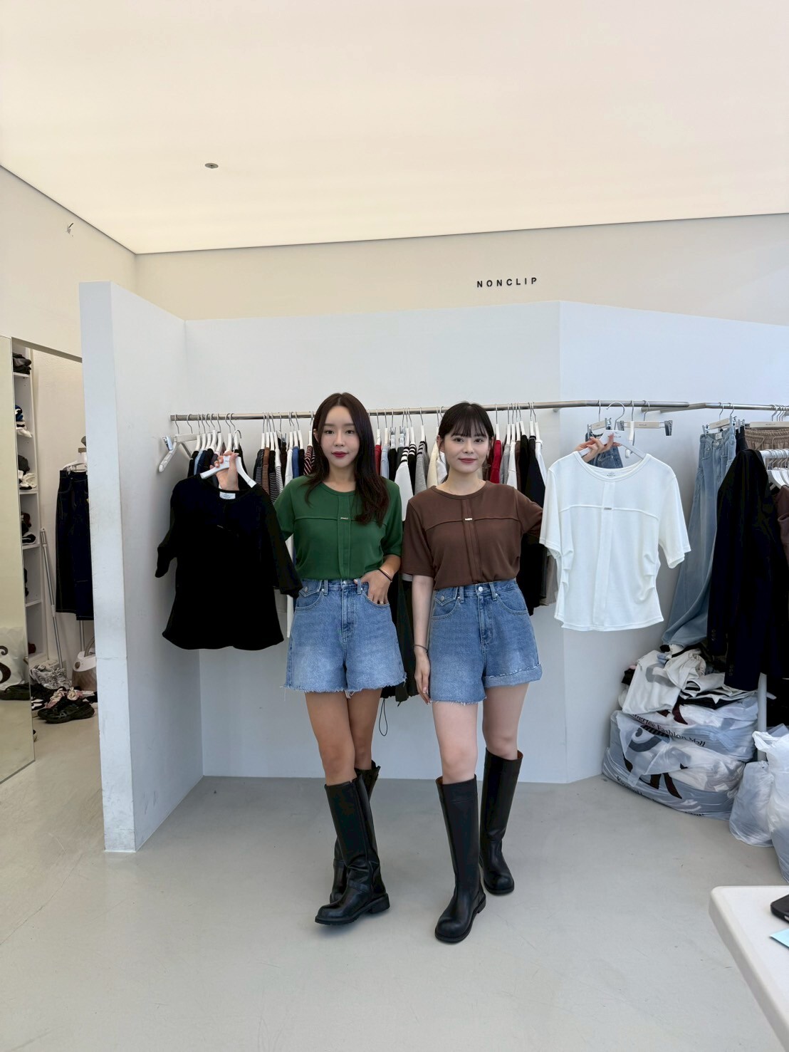 NC5001 中綫小銀扣圓領短袖上衣