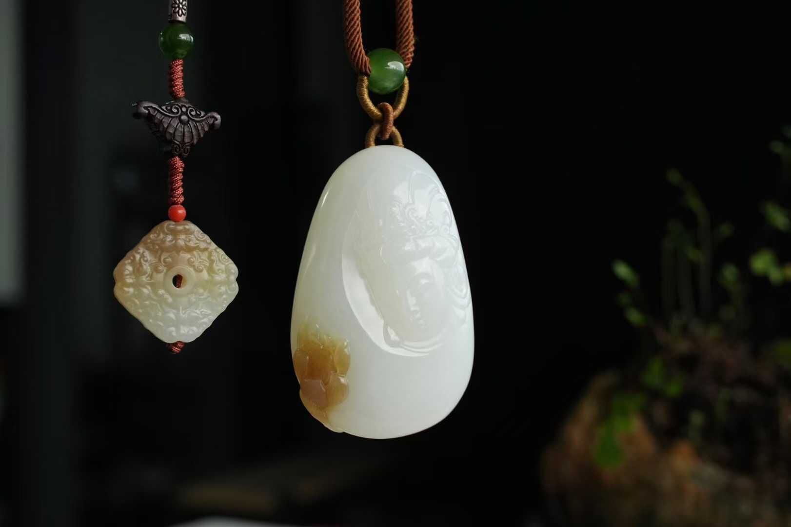 912429 和田玉糖白“觀音”掛件