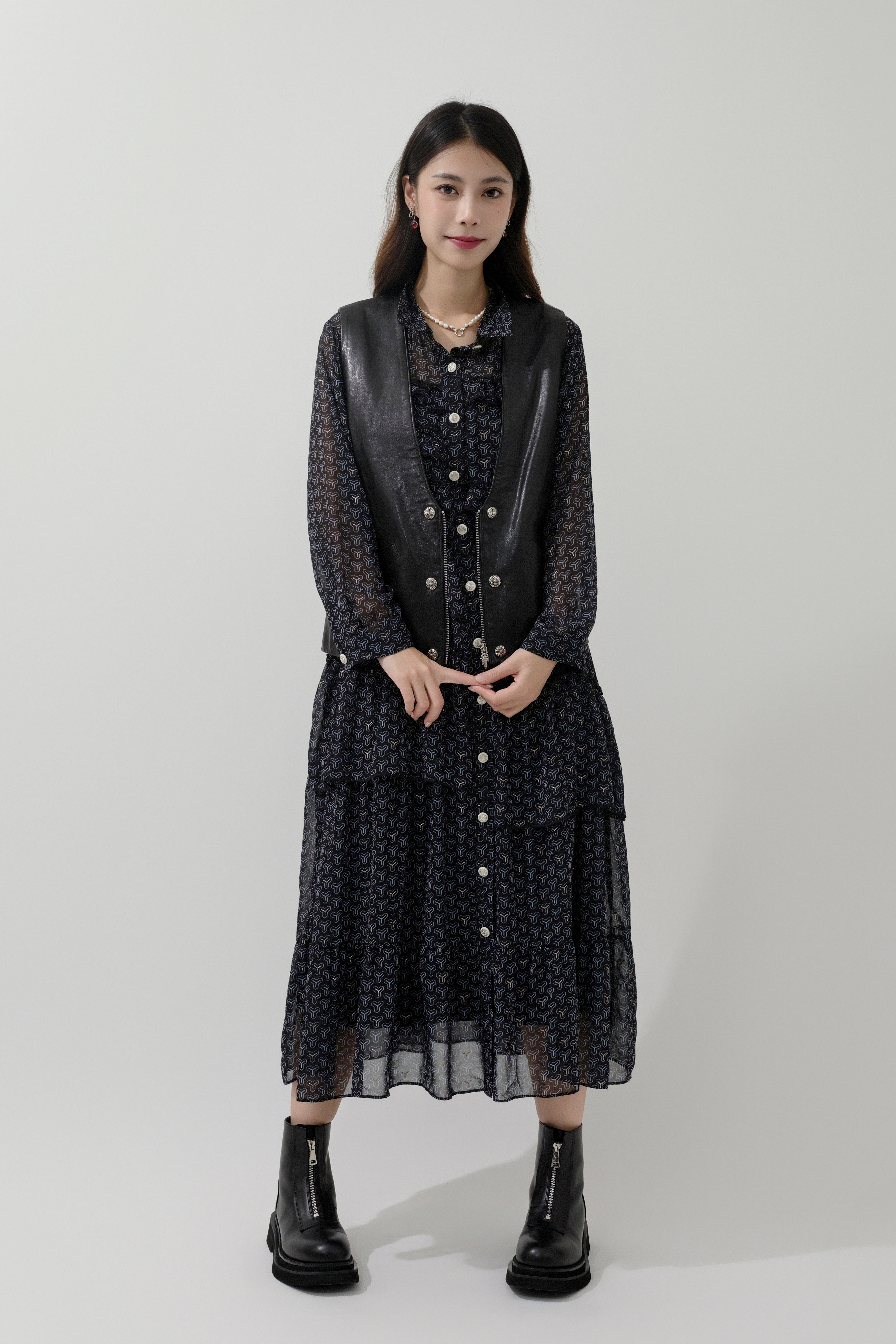 FW25_0050（真皮外套＋連身裙）