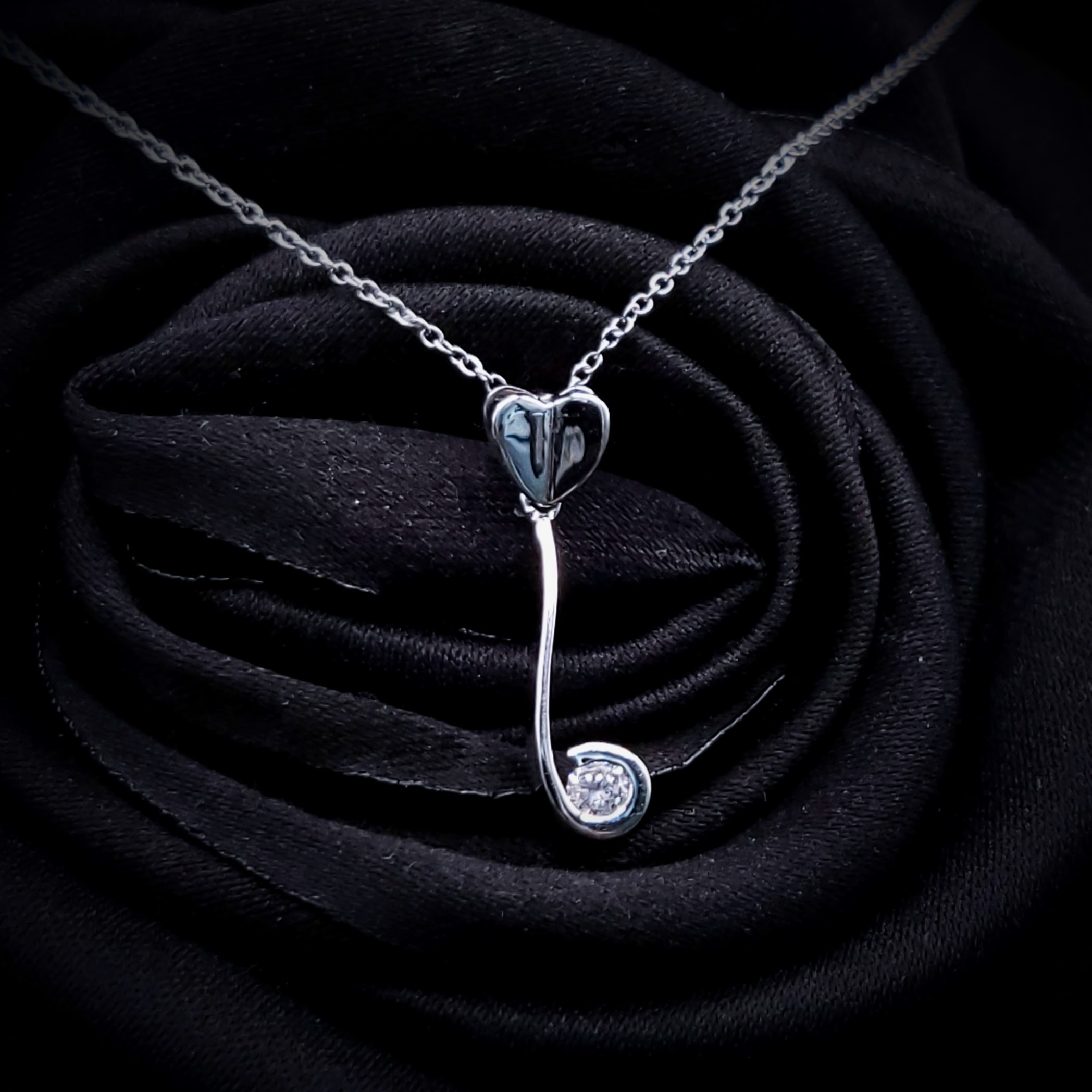 18K White Gold 0.07ct Diamond Pendant