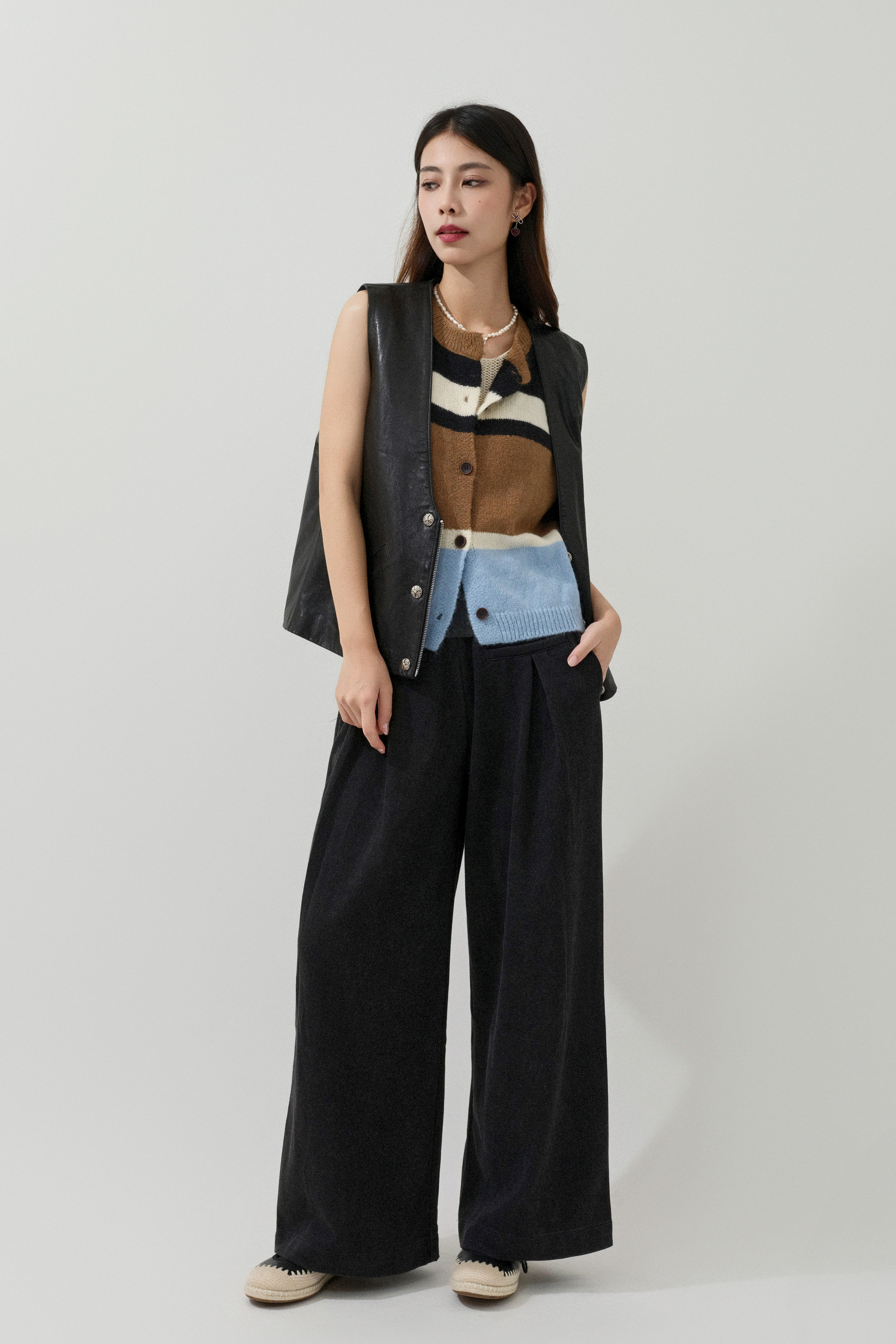 FW25_0056（真皮外套＋背心＋上衣＋長褲）