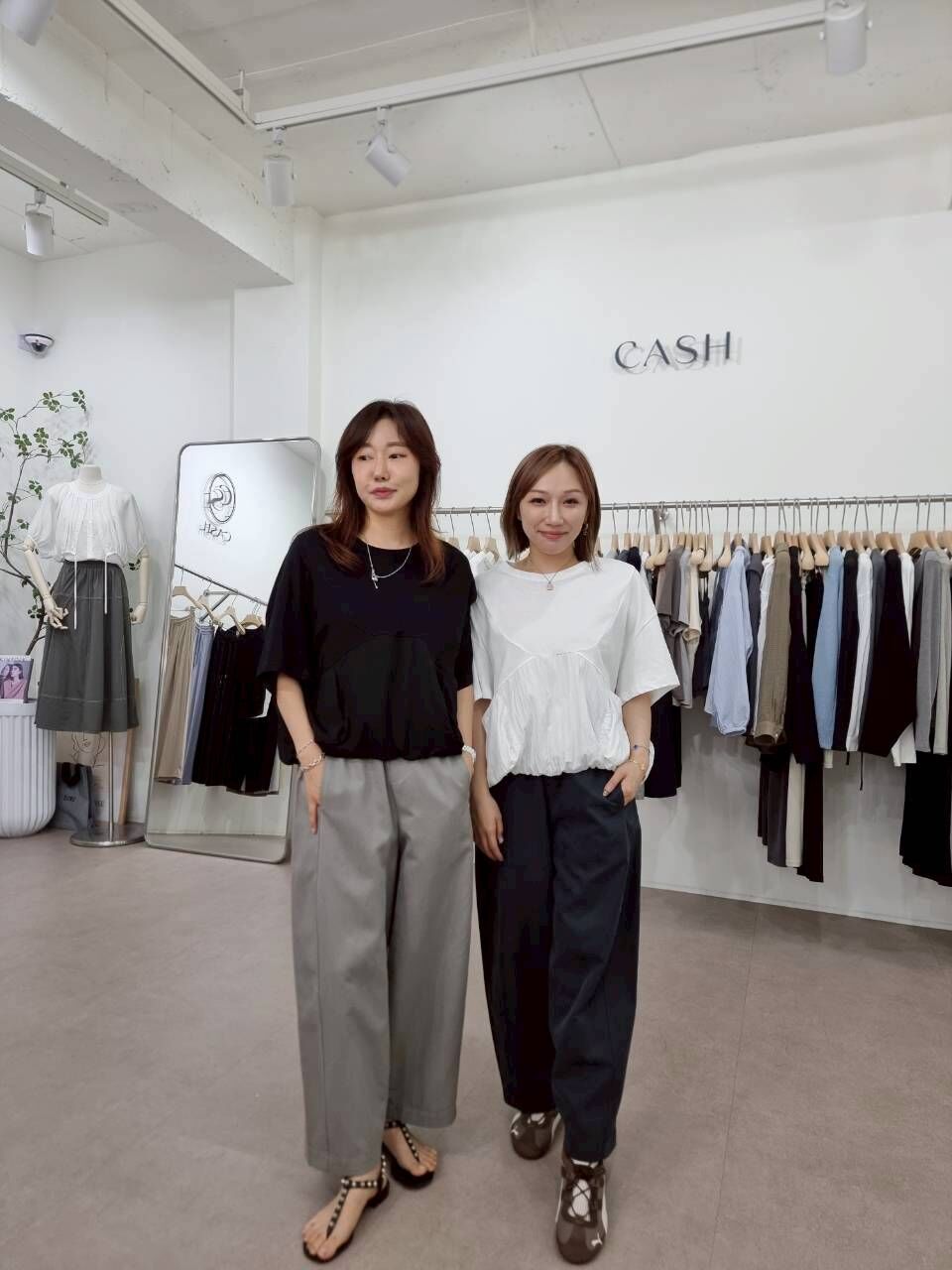 CA5007 異材質拼接收腰上衣