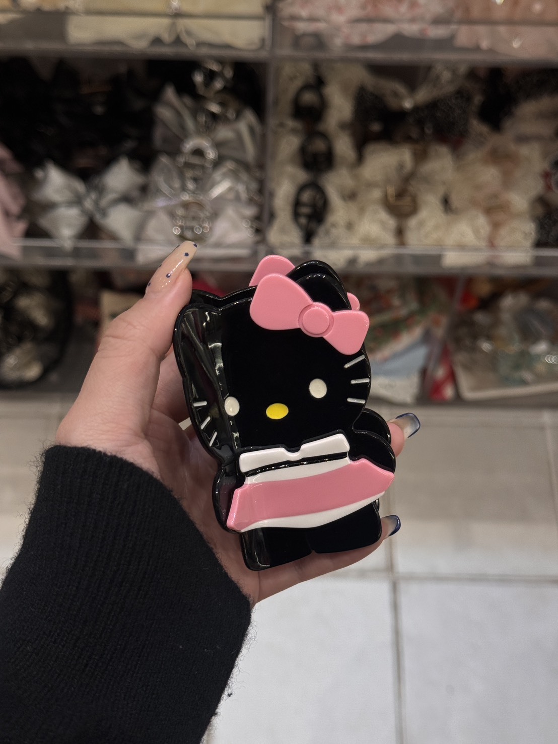 韓國連線 - HELLO KITTY 鯊魚髮夾