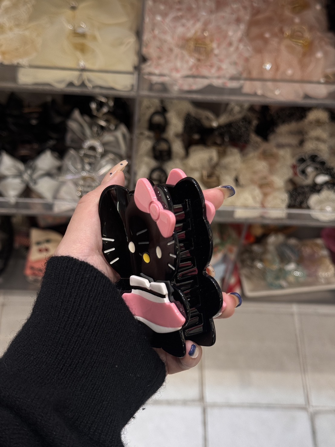 韓國連線 - HELLO KITTY 鯊魚髮夾