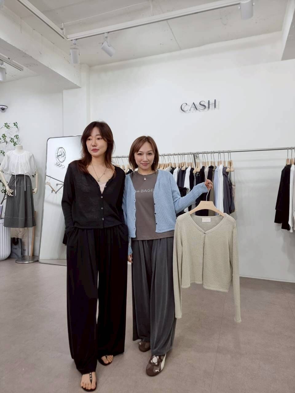 CA5017 透薄V領排扣外套