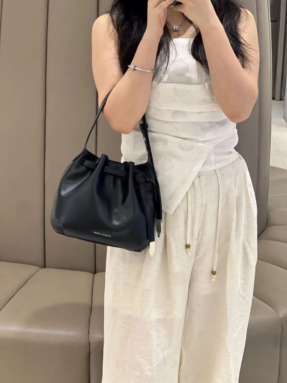 國外限定 CHARLES & KEITH 小ck 綁帶 中號 水桶包