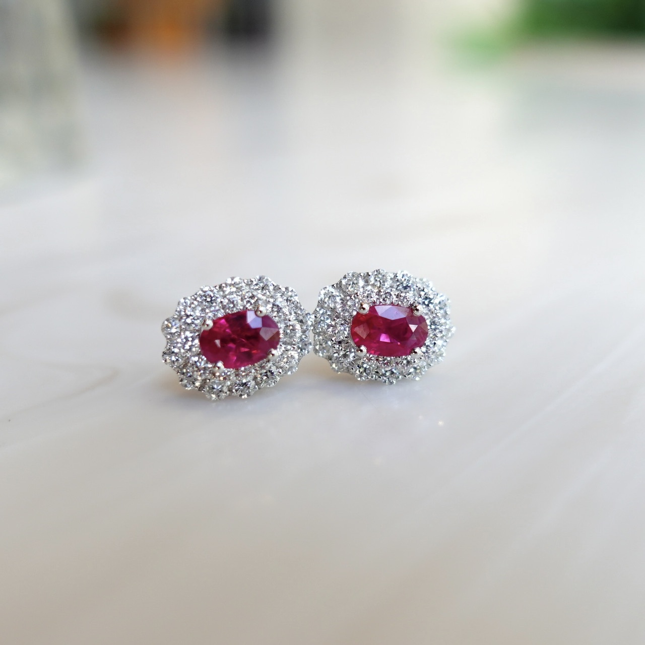 18K金天然緬甸紅寶石鑽石耳釘-橢圓形 (帶寶石證書)