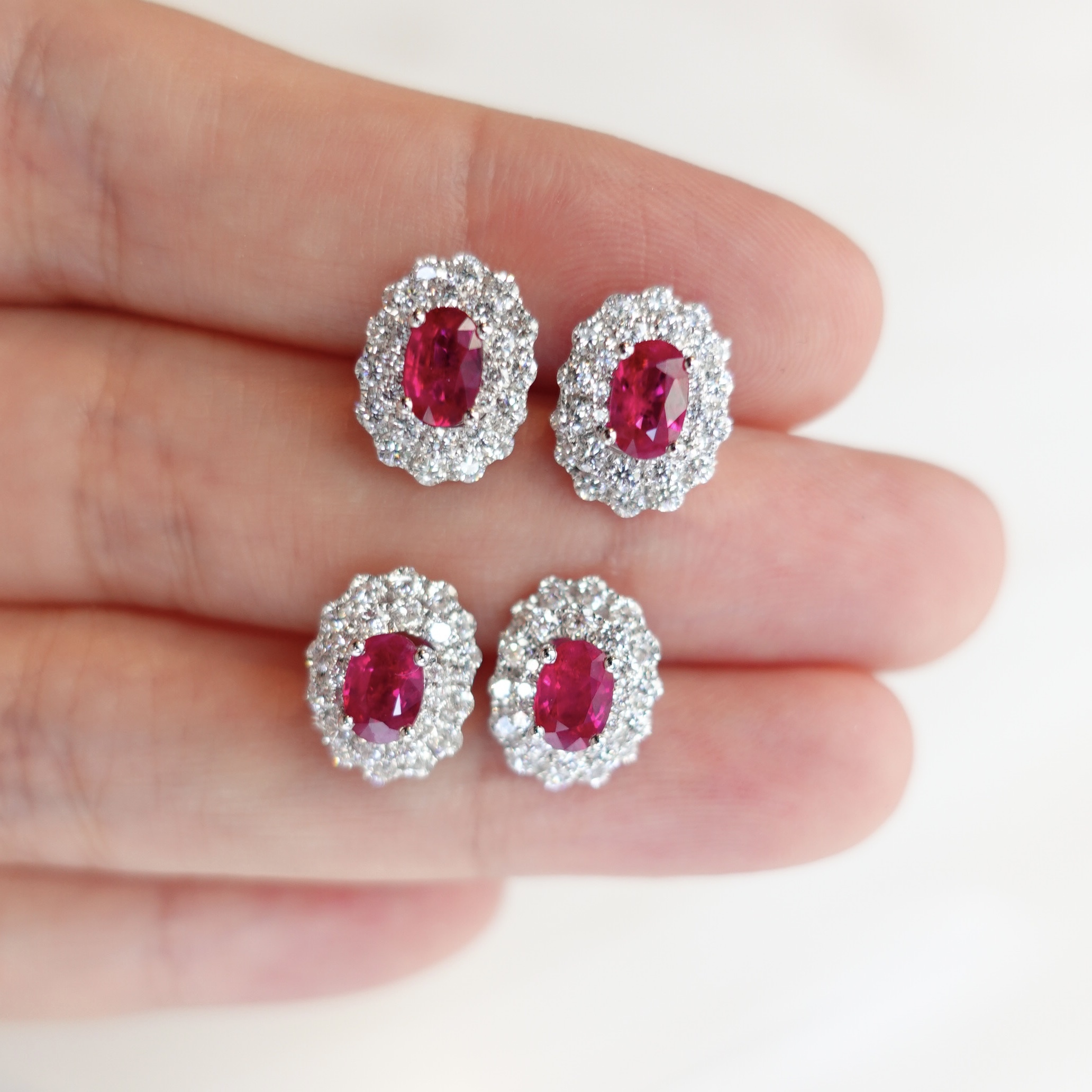 18K金天然緬甸紅寶石鑽石耳釘-橢圓形 (帶寶石證書)