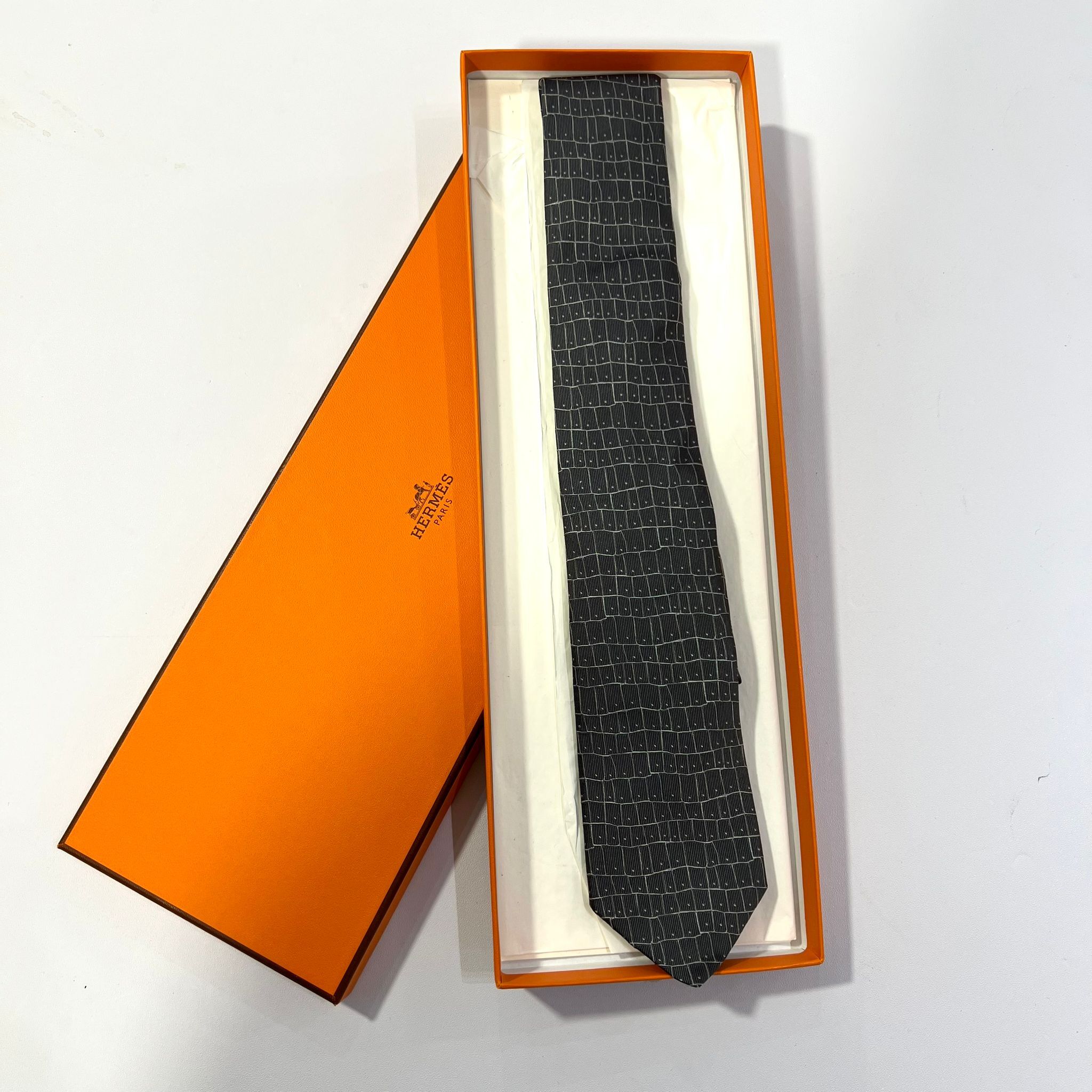 全新HERMES領呔 7CM  真絲 H339009T 01 #BRAND NEW#香榭站正品