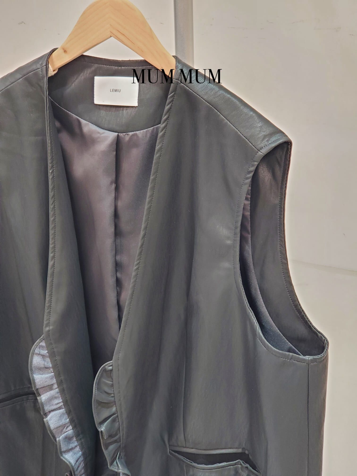 0212691a／木耳邊仿皮夾外套　46/46/30