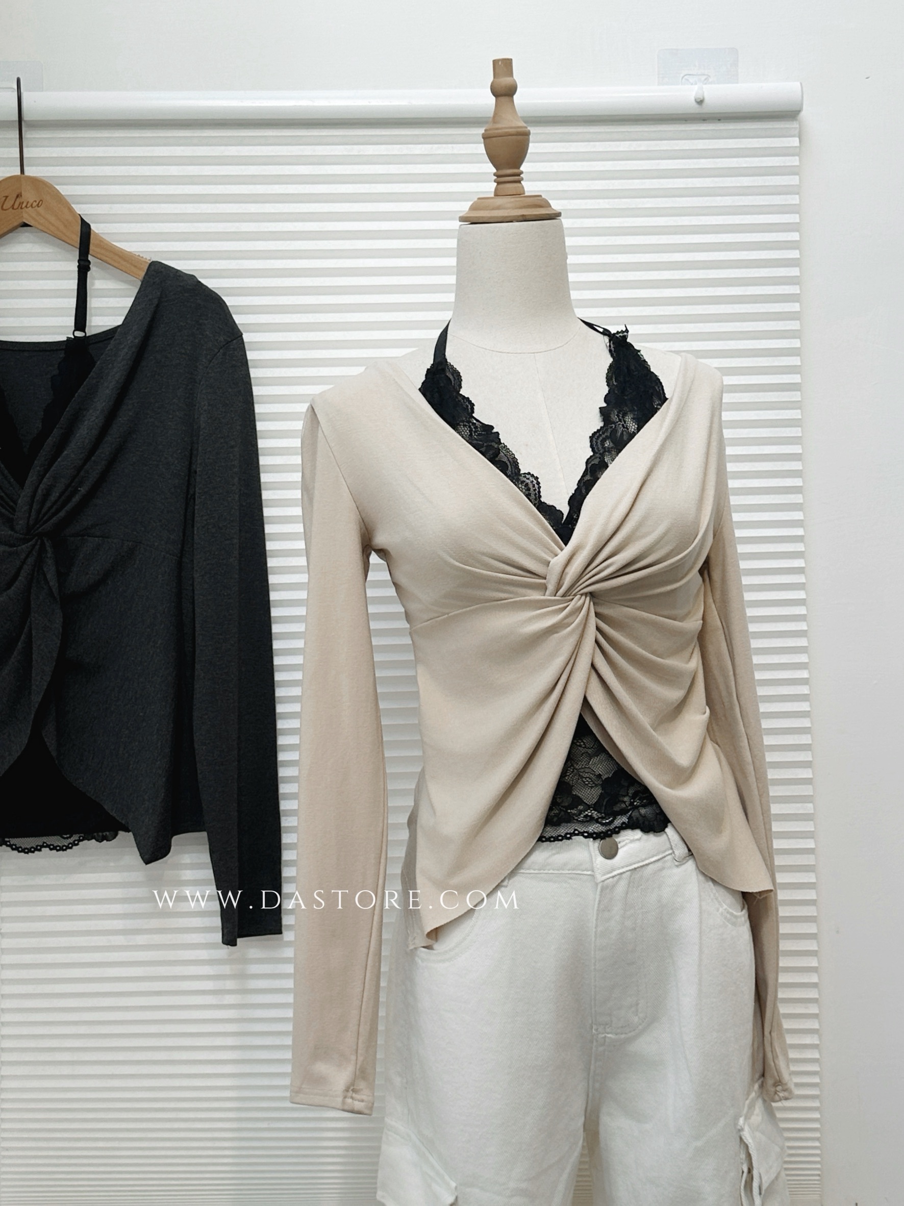 掛脖蕾絲假兩件上衣/二色