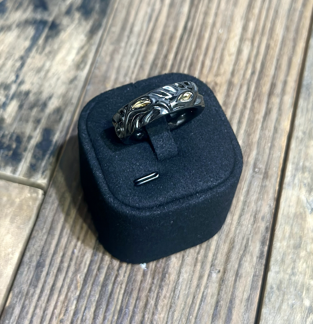 LOVE BITE RING RHODIUM WITH 18K GOLD EYES