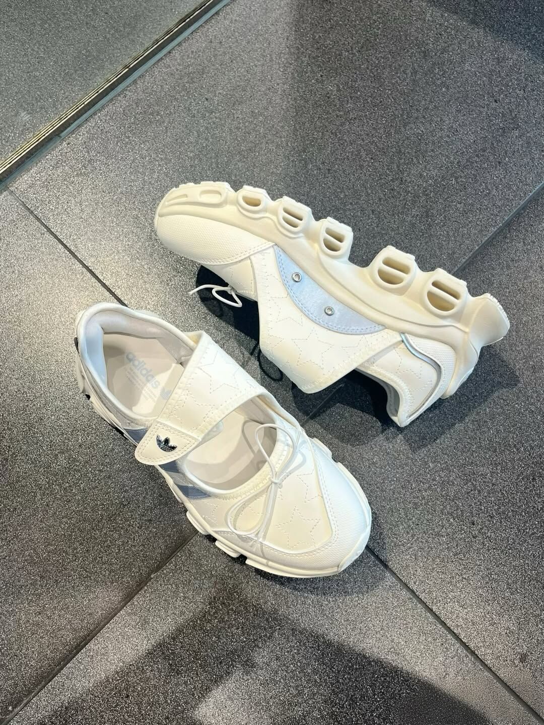 ADIDAS ADIFOM MEGAJANE W. 女裝款 奶霜白厚底涼鞋