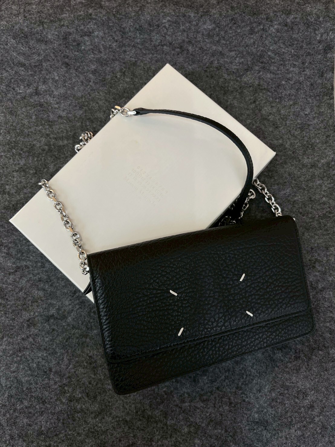 MM6 MAISON MARGIELA STITCH CHAIN WALLET CROSS BAG SA3UI0008