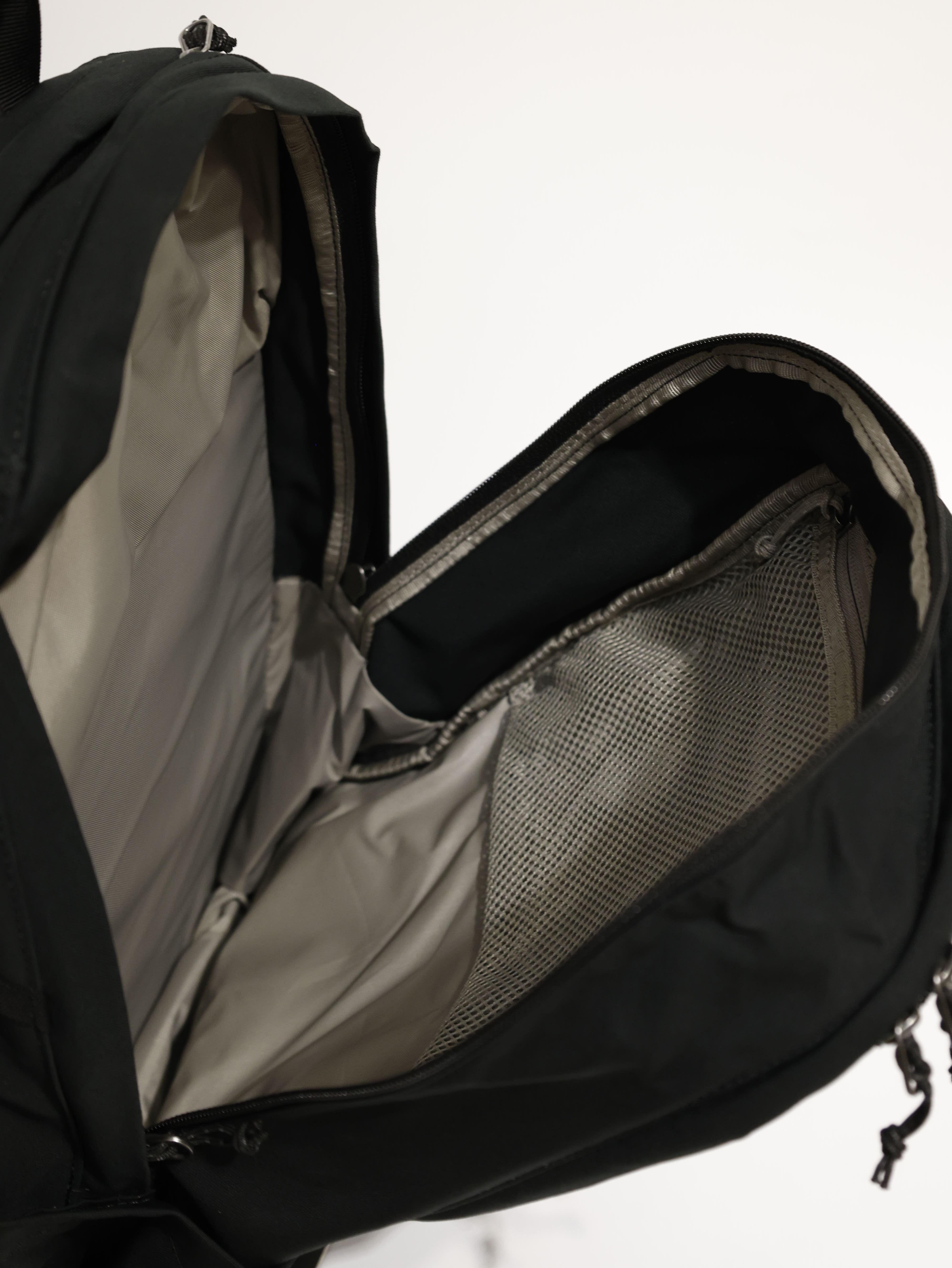 FJALLRAVEN 小狐狸 Raven 28 後背包 筆電包 FR23345