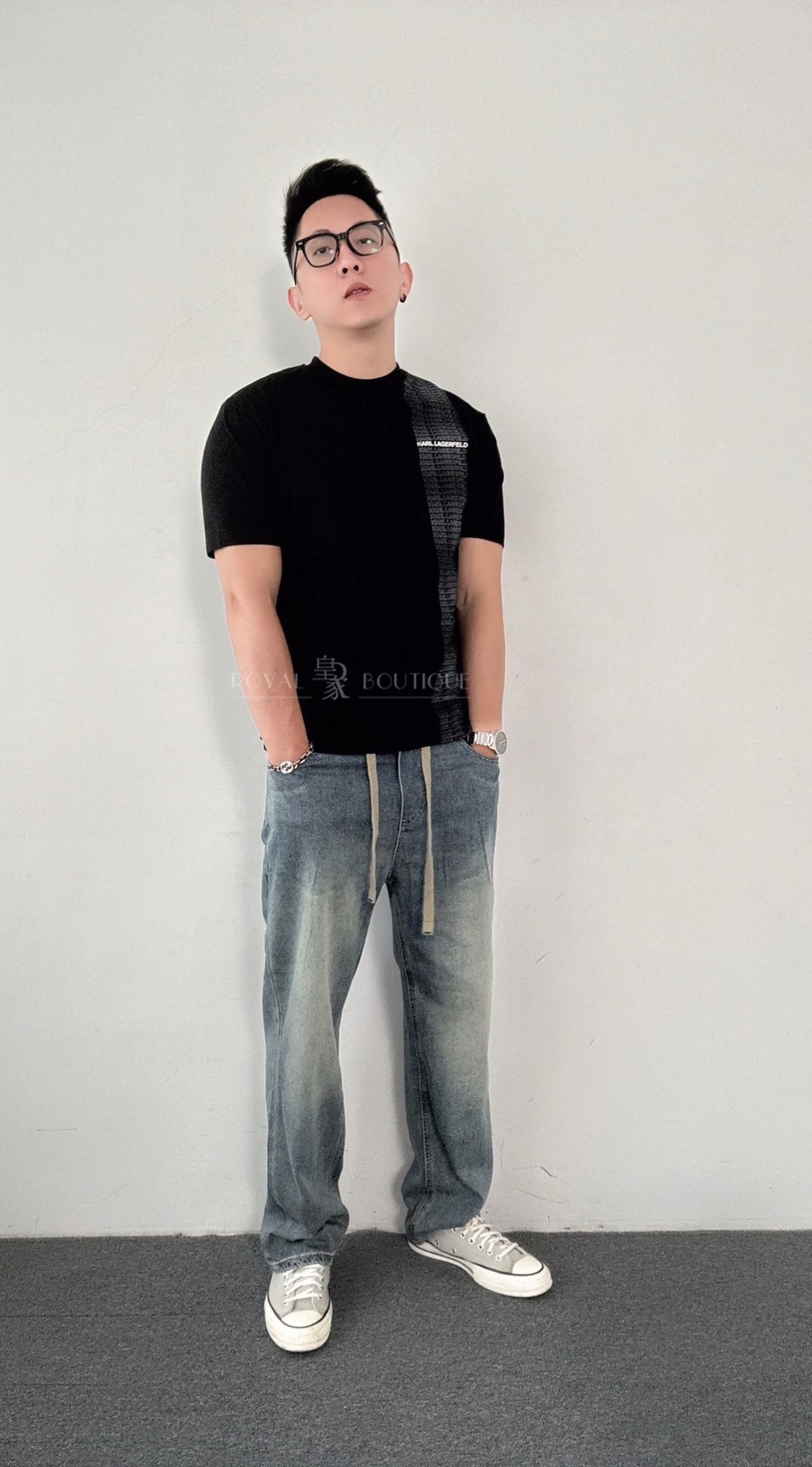 KARL LAGERFELD 卡爾 左側深淺英字LOGO短T