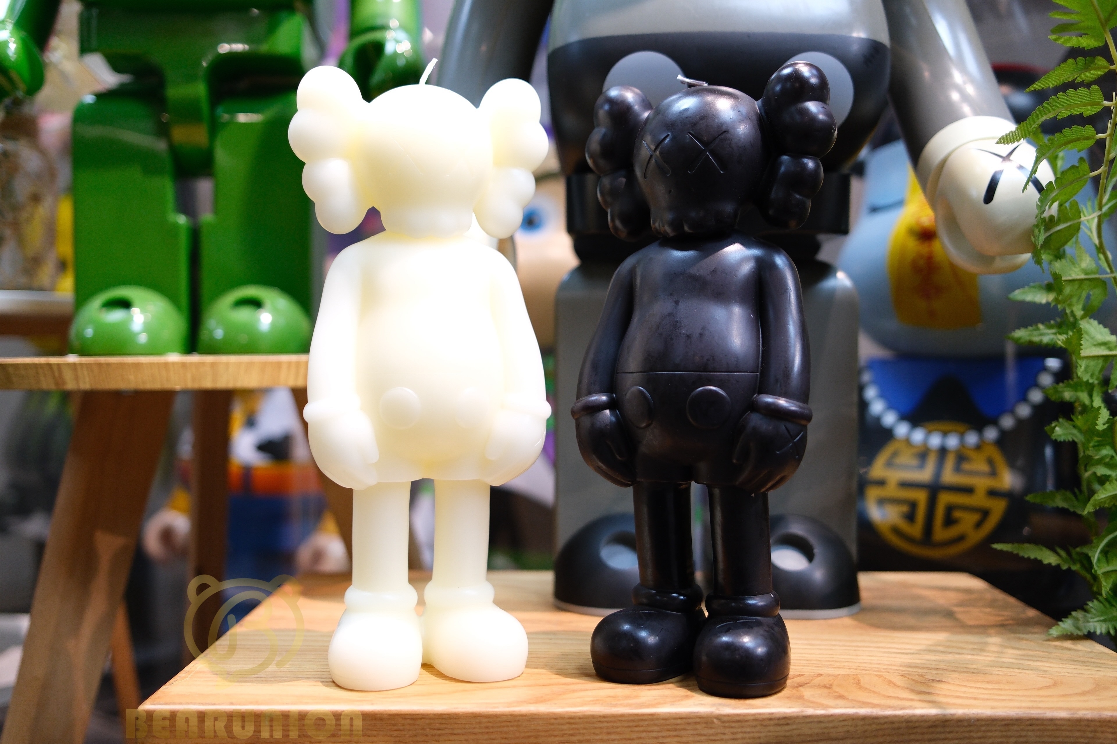 OriginalFake Kaws COMPANION CANDLE 2色セット 🥇現貨🥇OriginalFake KAWS Companion Candle 2012